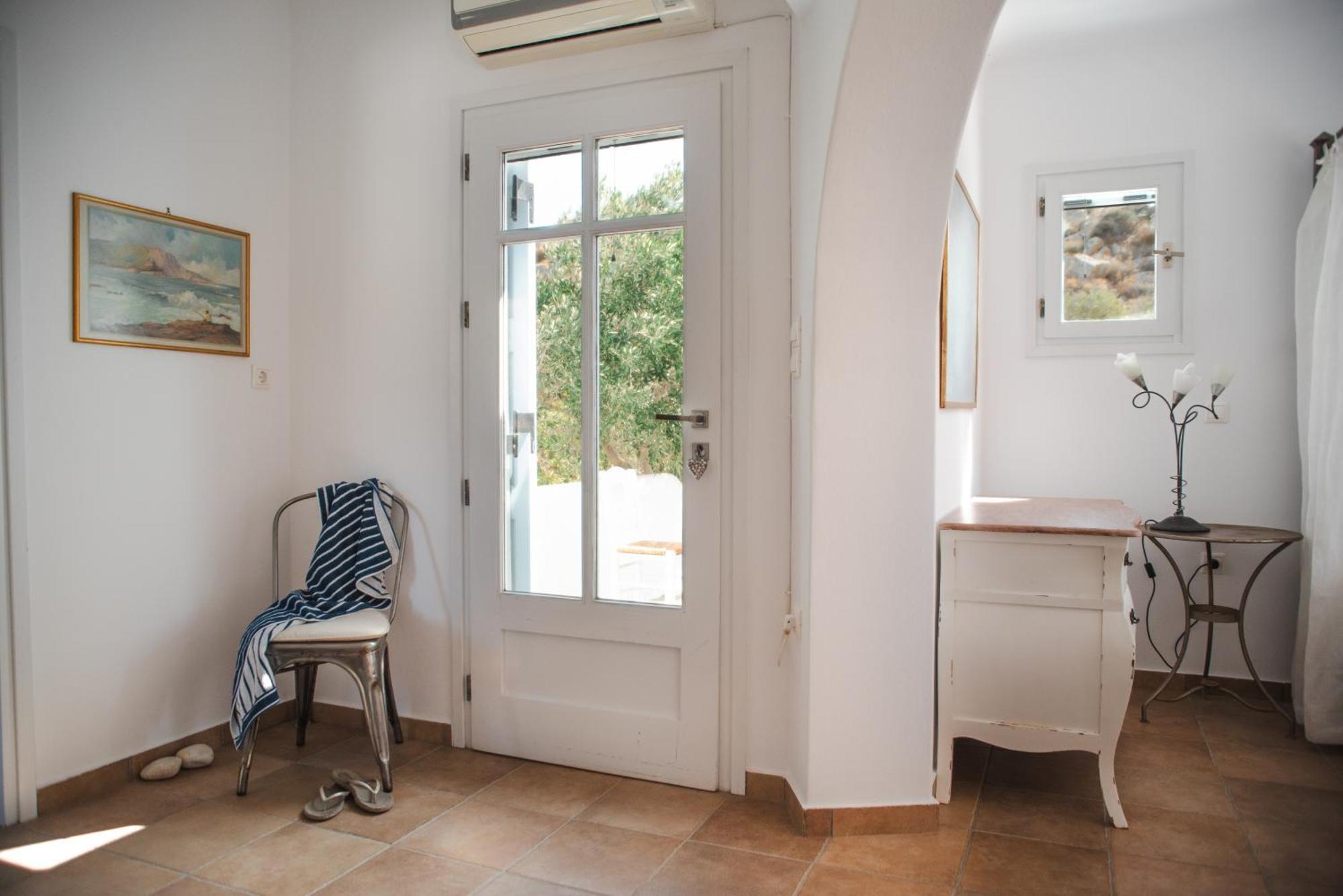 Clare De Lune Villa Naxos City