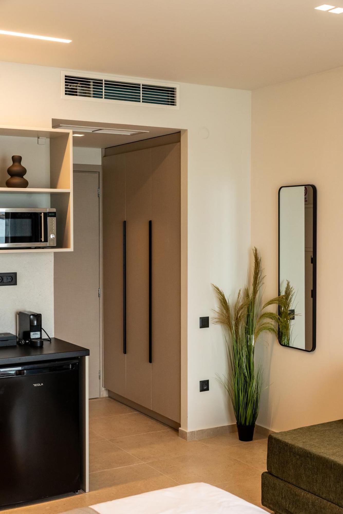 Tokyo Apartment *
