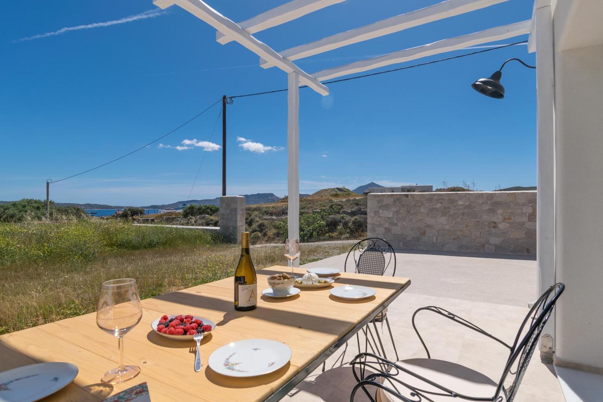 Harites Apartment's Adamantas (Milos)