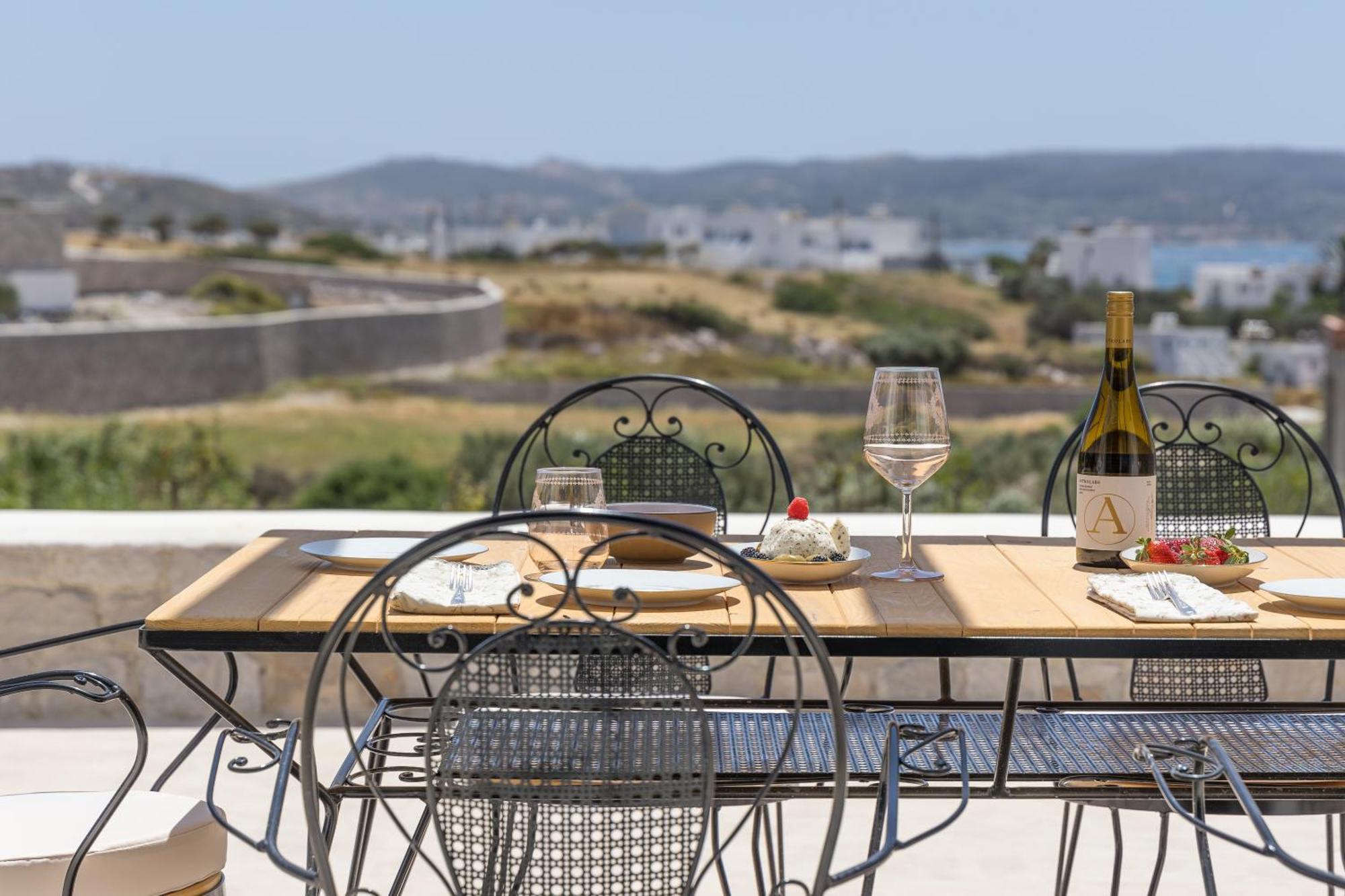 Harites Apartment's Adamantas (Milos)