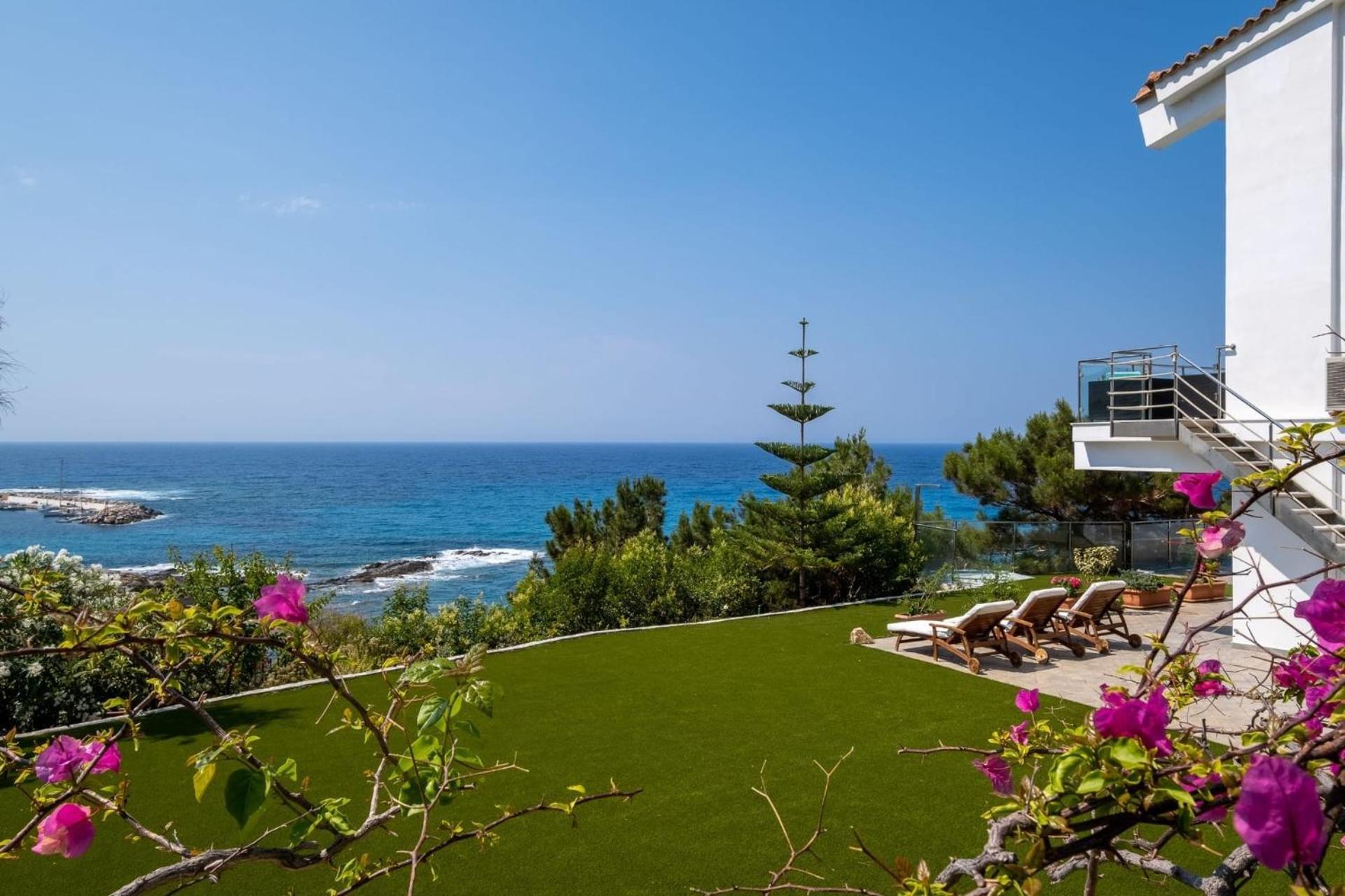Ikaria Beachfront 7 Bedrooms Indigo Blue Haven Infinity Pool With Stunning Aegian Sea Views Gialiskari Villa Gialiskari (Icaria)