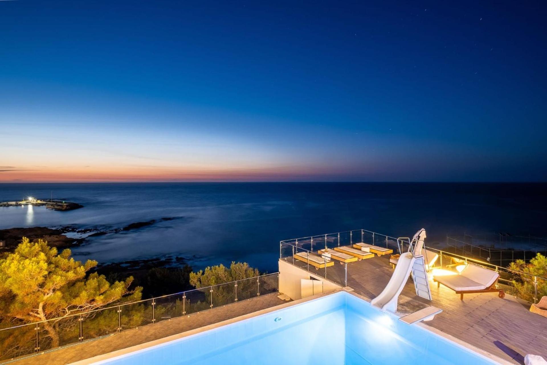 Villa Ikaria Beachfront 7 Bedrooms Indigo Blue Haven Infinity Pool With Stunning Aegian Sea Views Gialiskari *