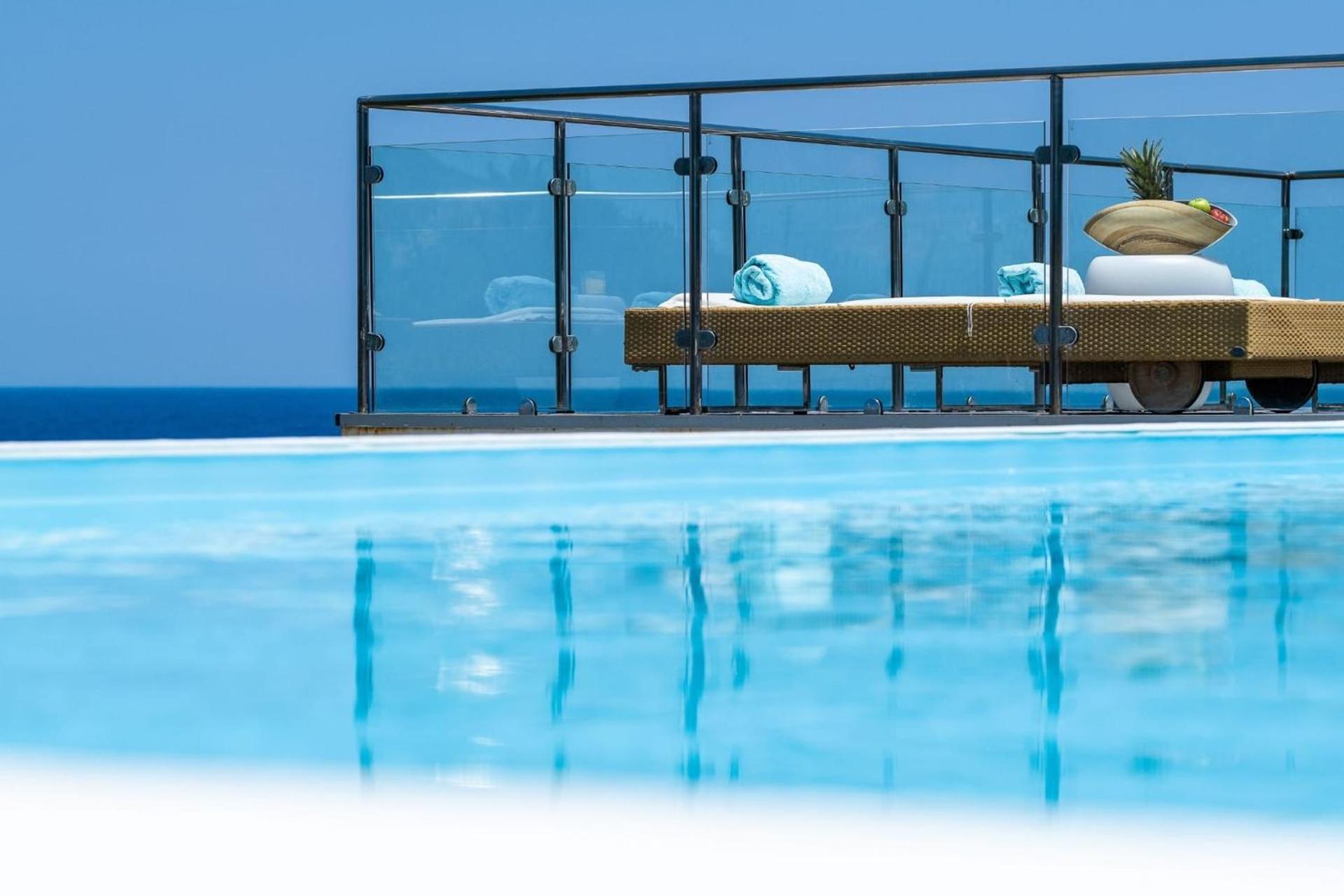 Ikaria Beachfront 7 Bedrooms Indigo Blue Haven Infinity Pool With Stunning Aegian Sea Views Gialiskari Villa