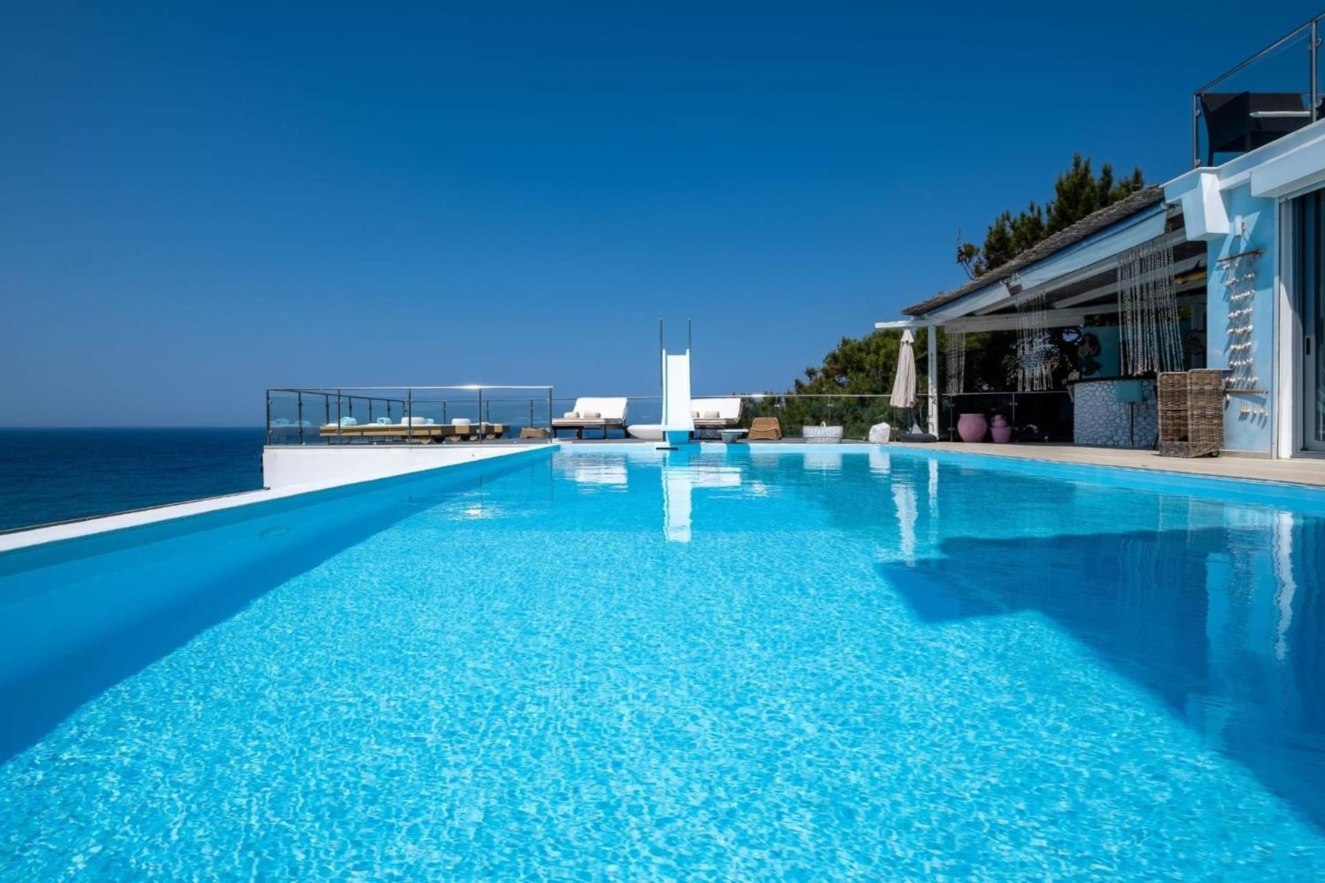 Ikaria Beachfront 7 Bedrooms Indigo Blue Haven Infinity Pool With Stunning Aegian Sea Views Gialiskari *