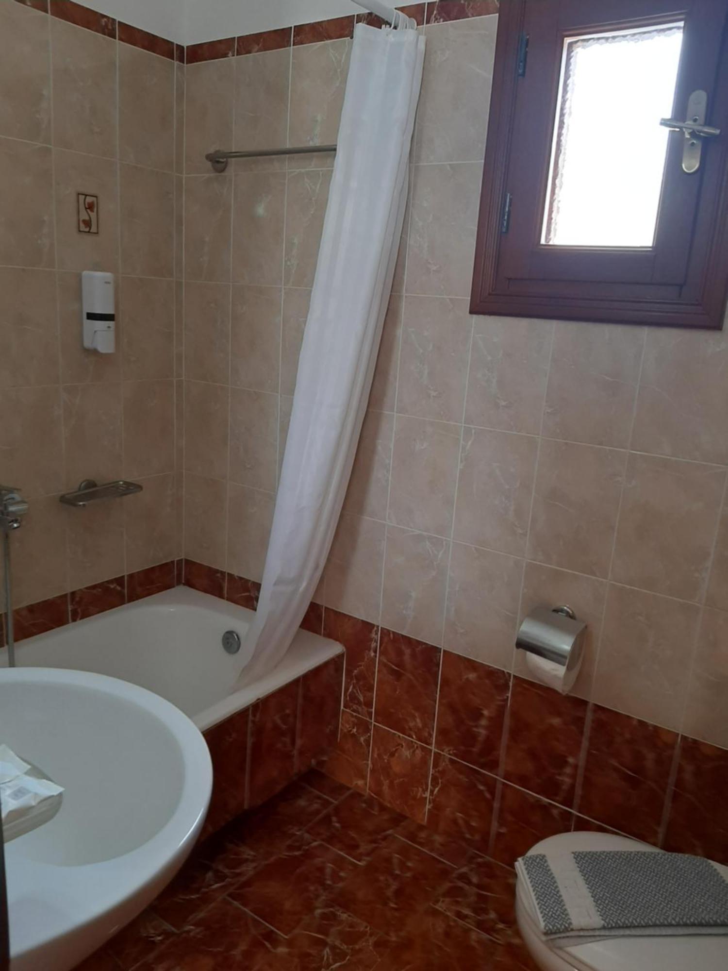 Voula Aparthotel Perissa (Santorini)