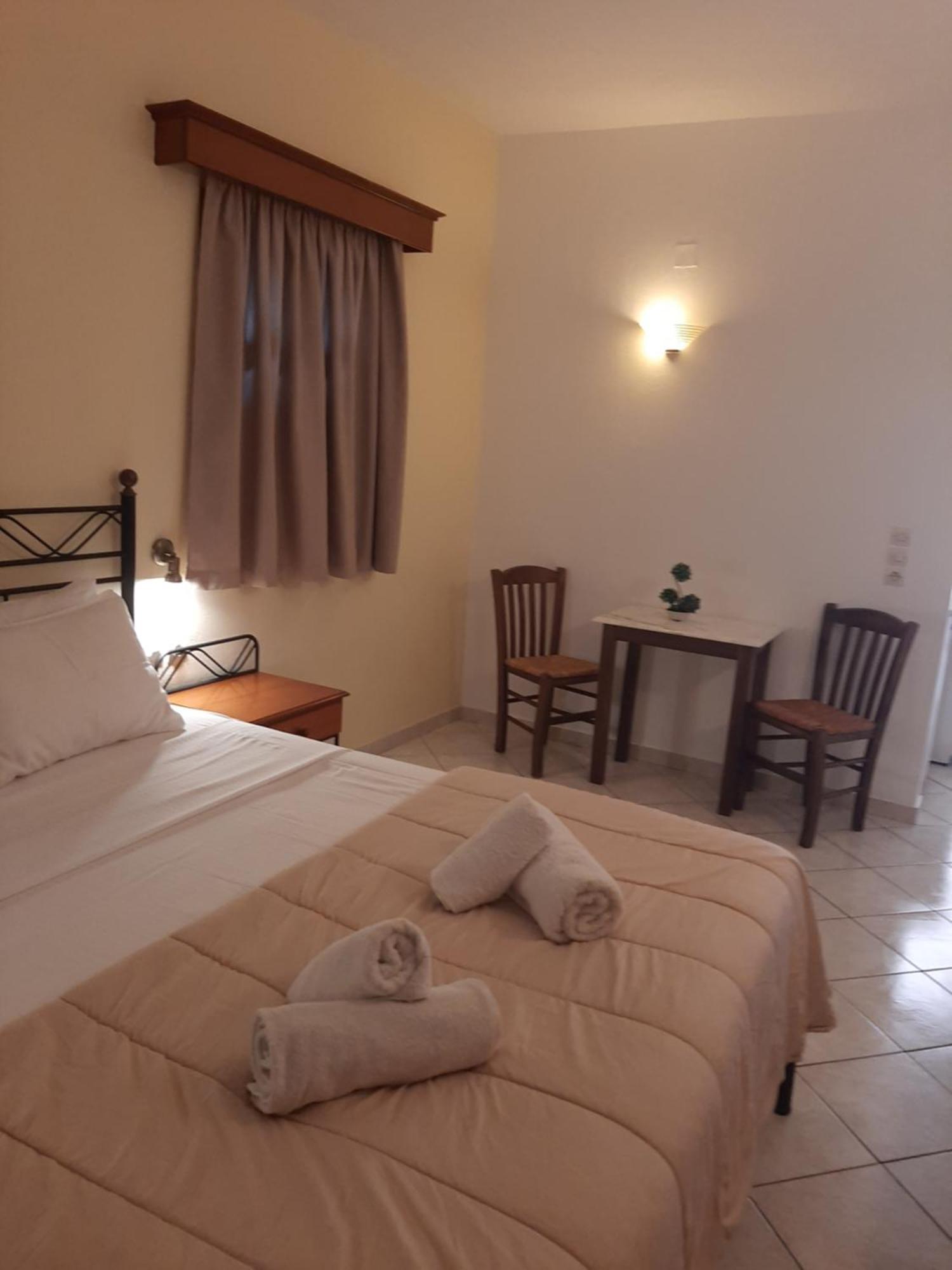 Voula 4* Perissa (Santorini)