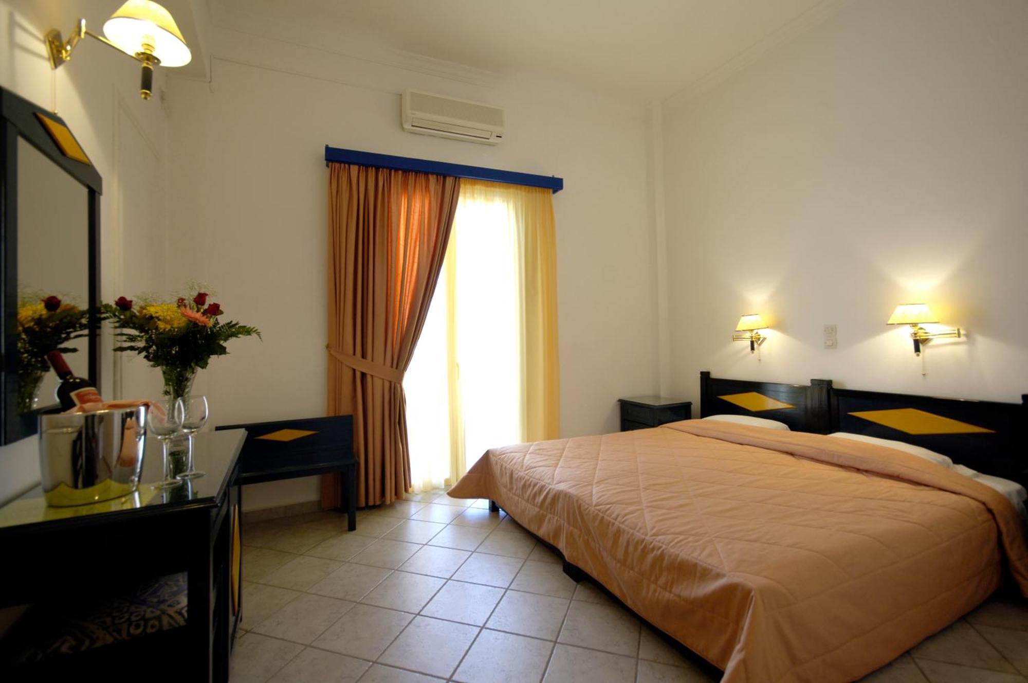 Klonos - Kyriakos Klonos Hotel