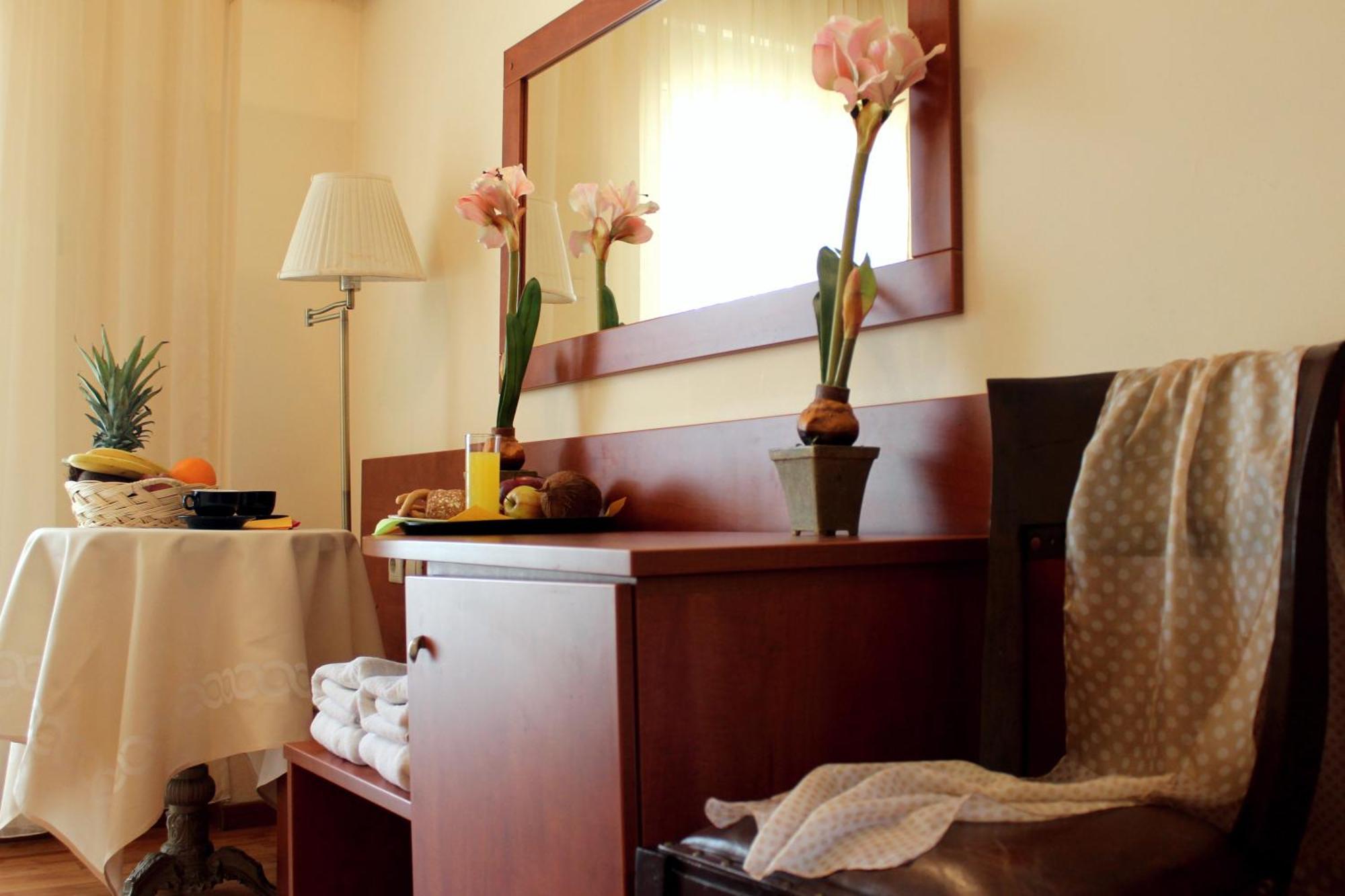 Galaxy Hotel 2*