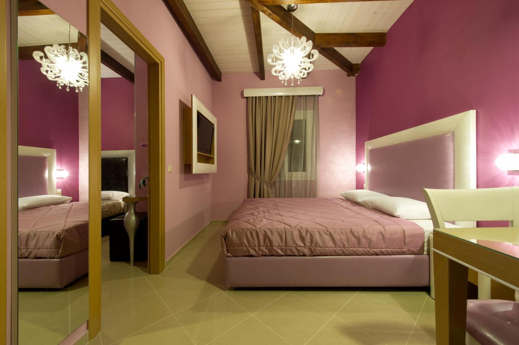 Ideal Boutique Parga