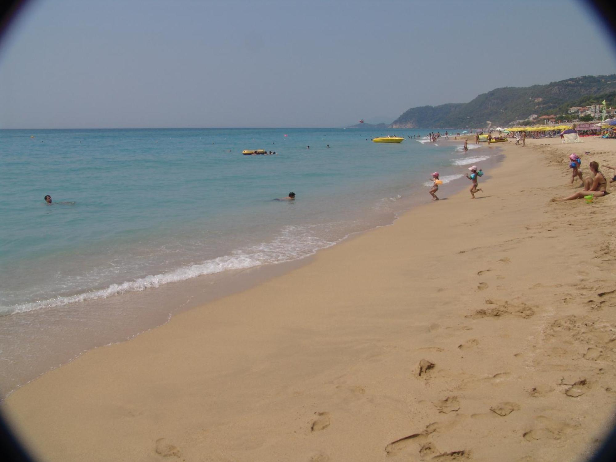 Aparthotel Haris And Paralia Vrachou