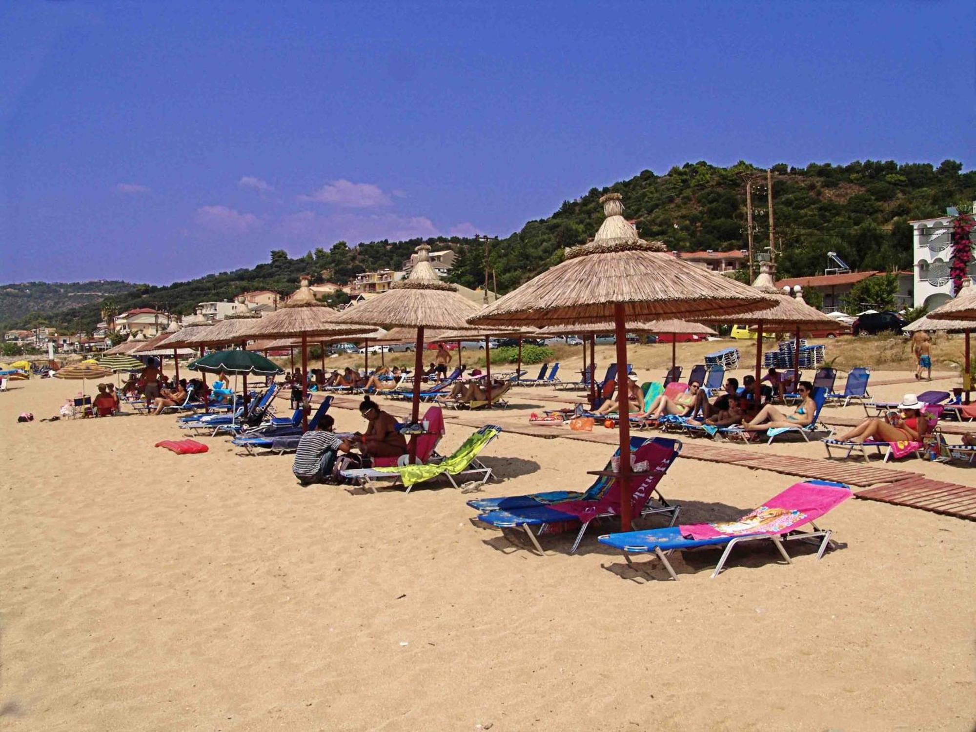 Aparthotel Haris And Paralia Vrachou