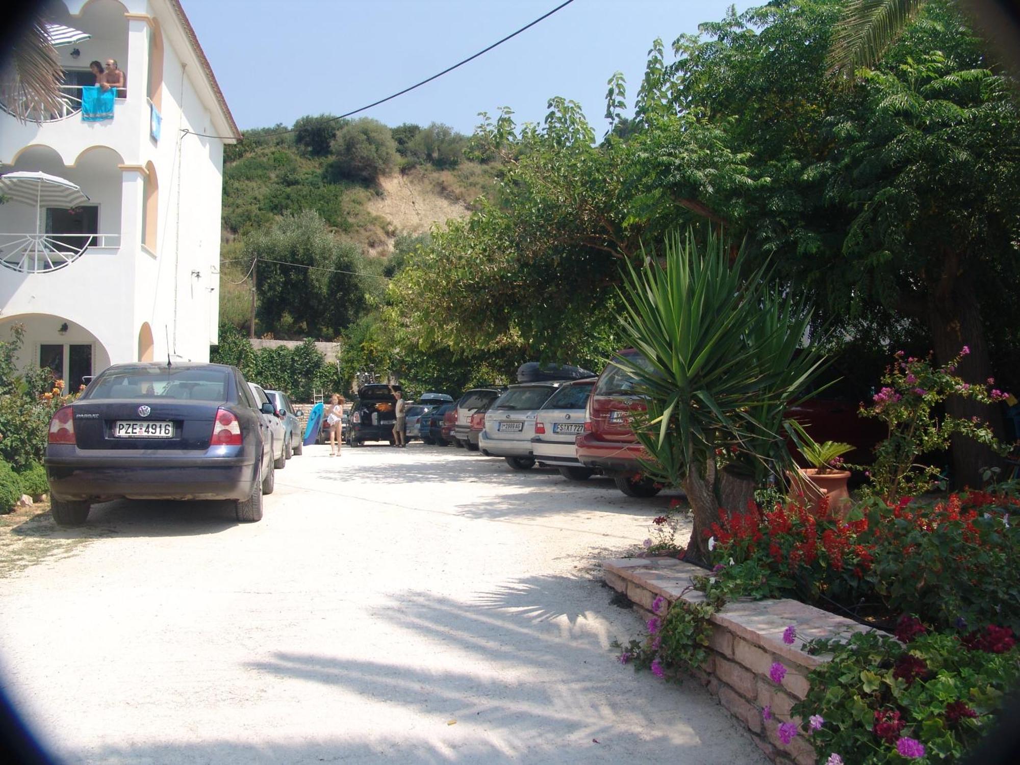 Haris And 3* Paralia Vrachou