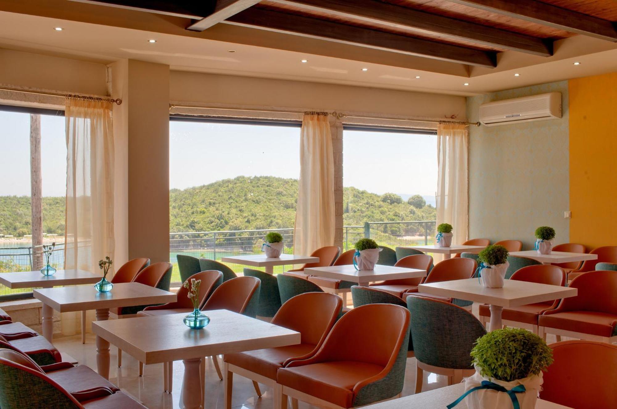 Aparthotel Ornella & 4*