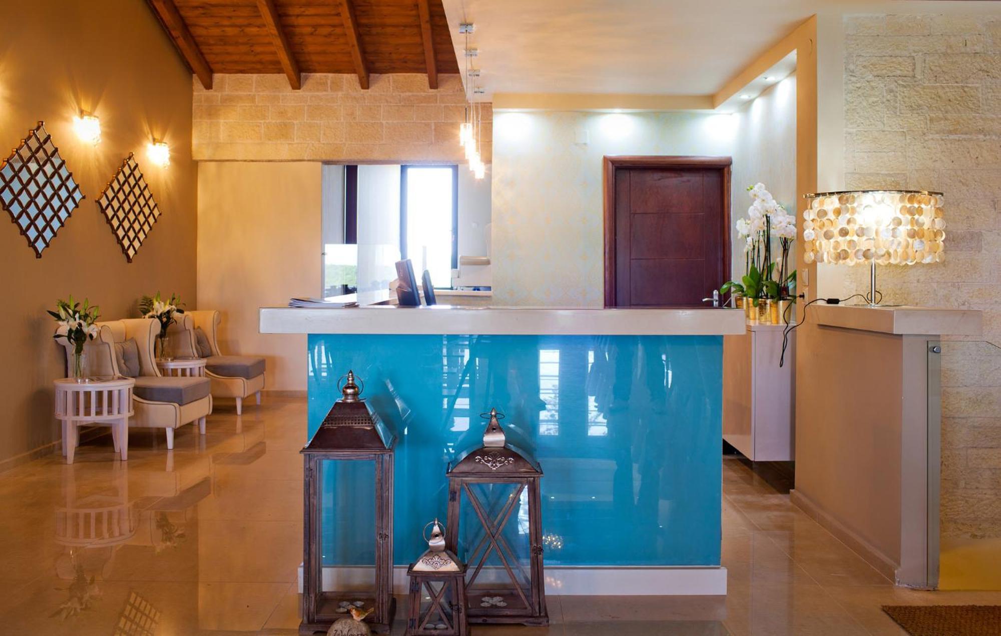 Aparthotel Ornella &