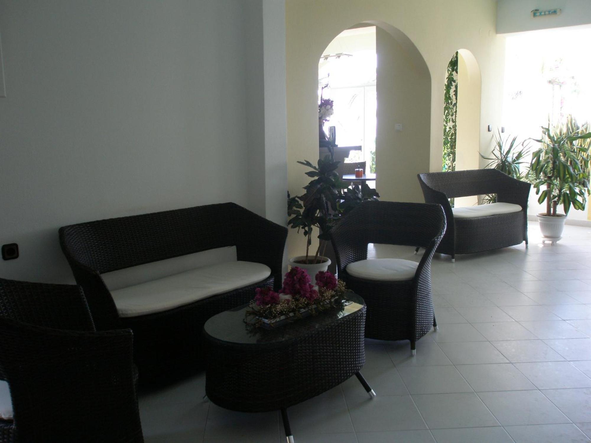 Aparthotel Haris And 3*