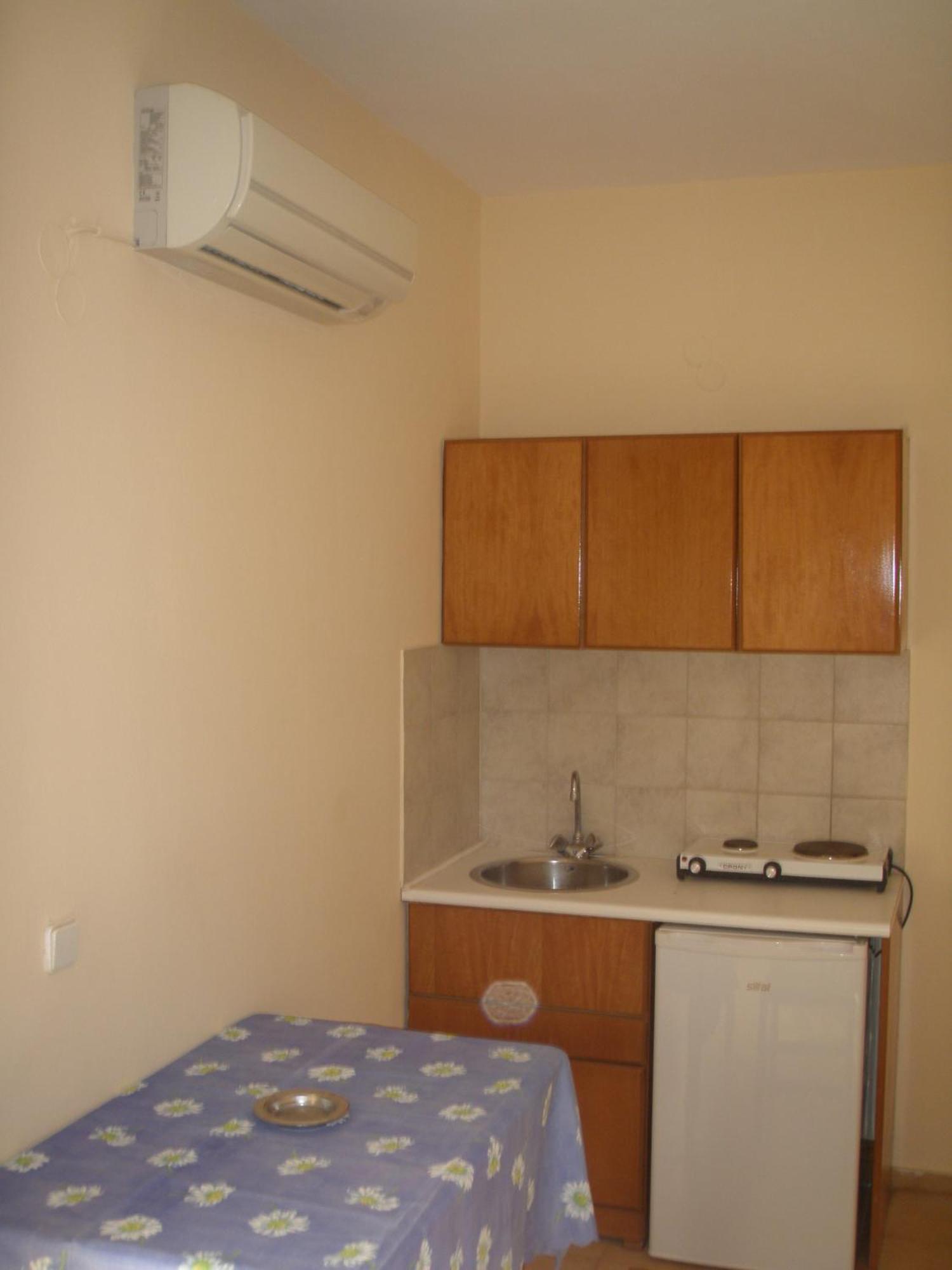 Apartment Manolia *