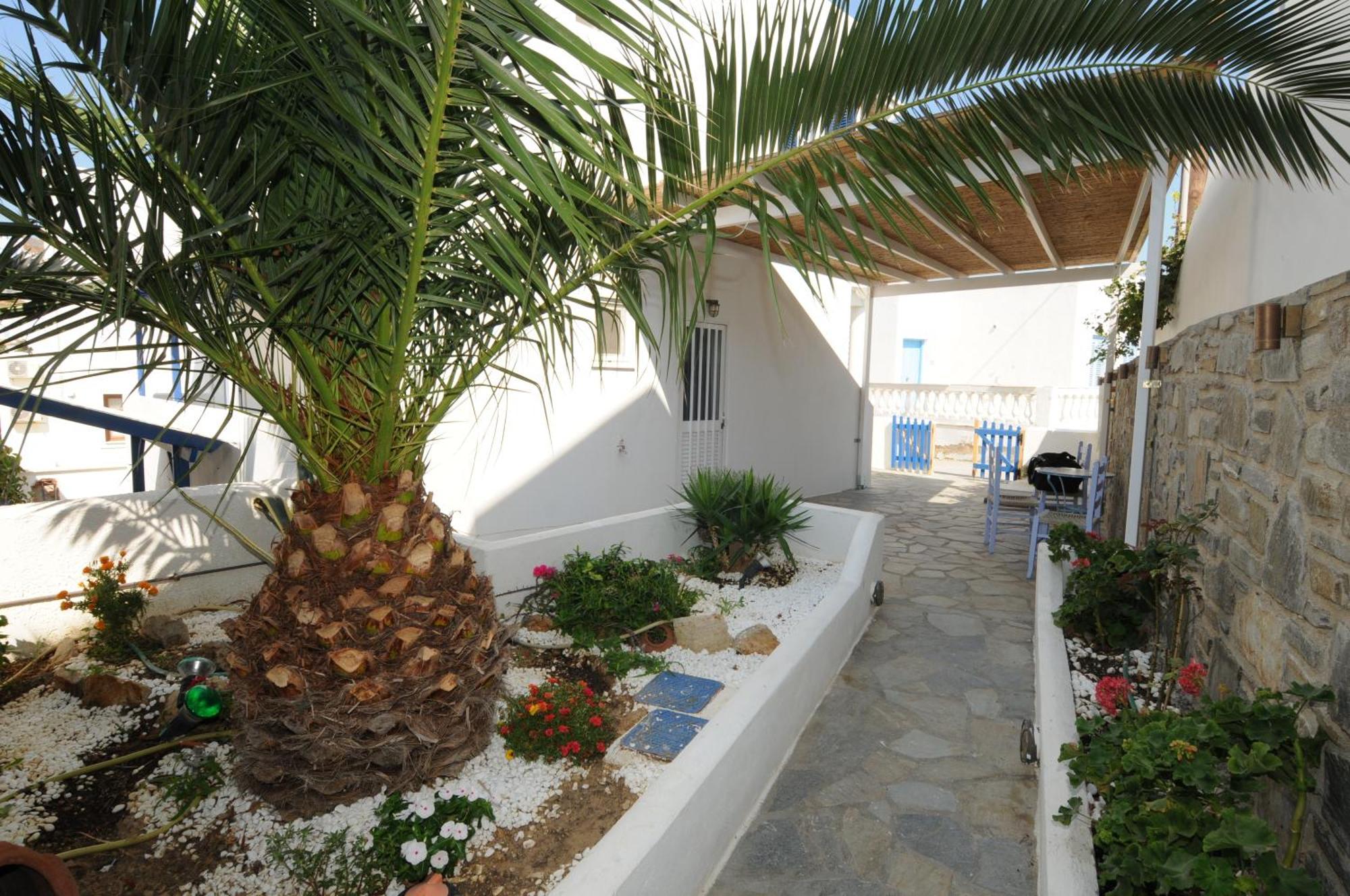 Bofor & Aparthotel Livadakia