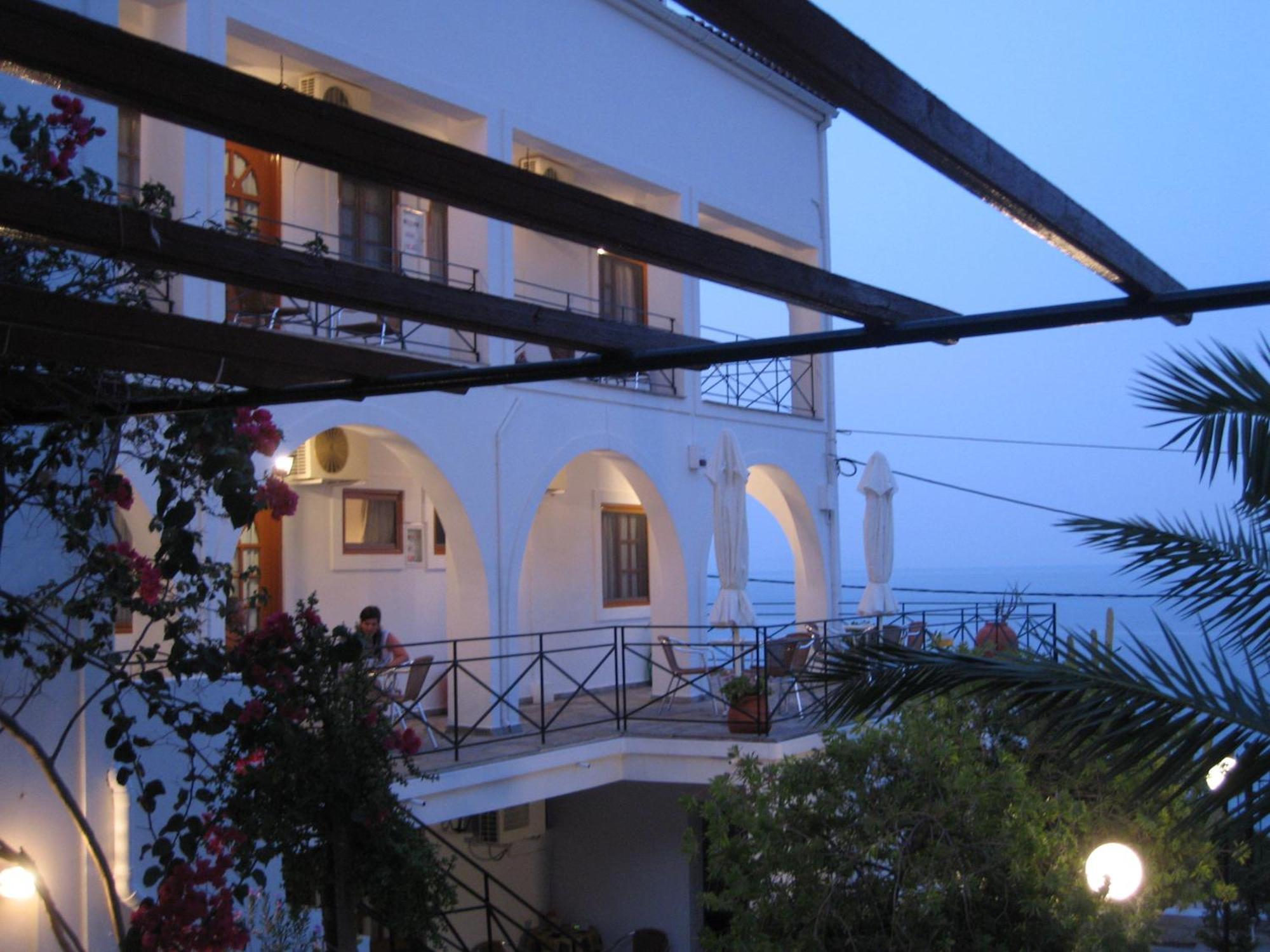 Aparthotel Travlos Eleios-Pronnoi