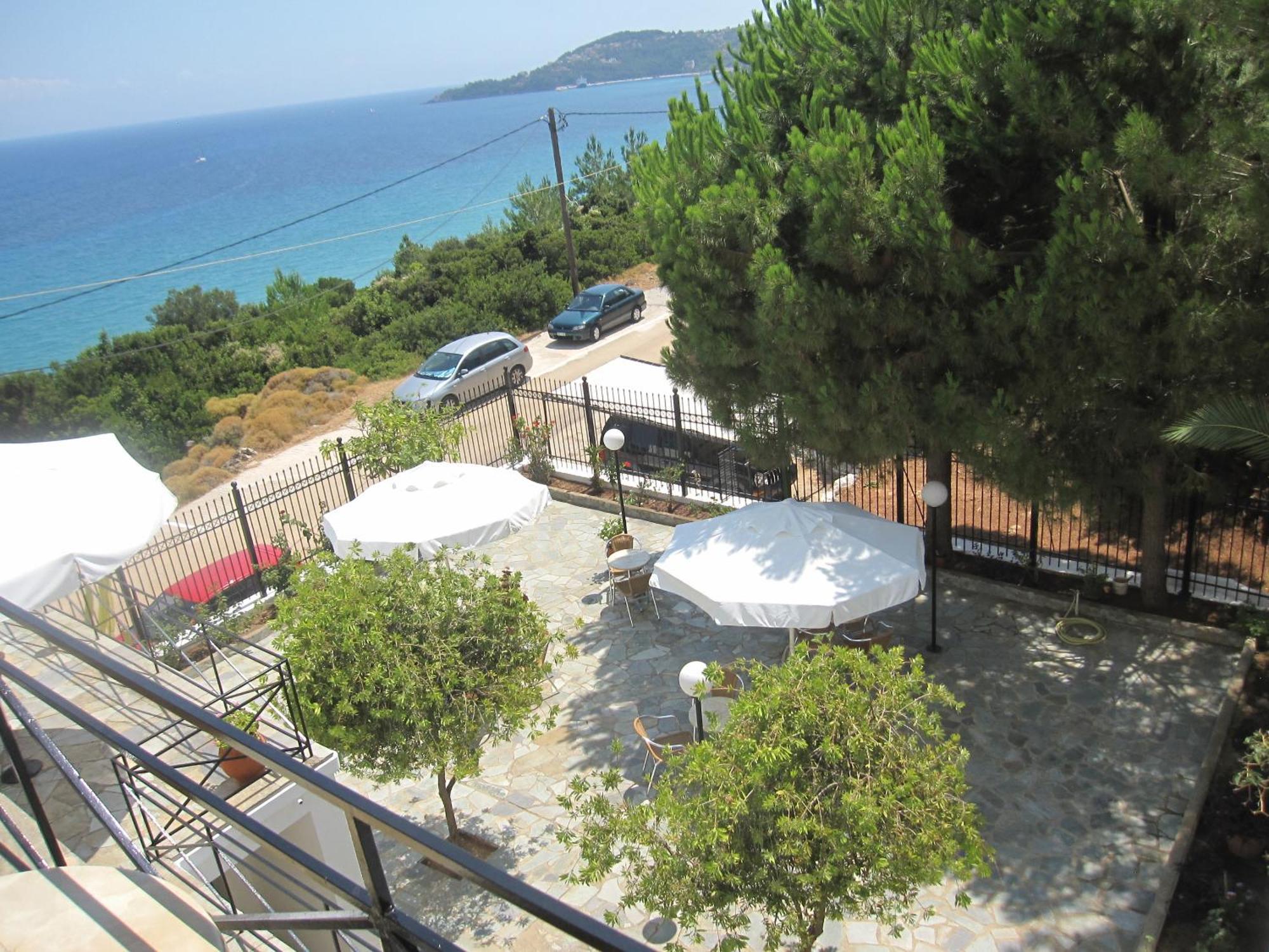 Travlos Aparthotel 3*