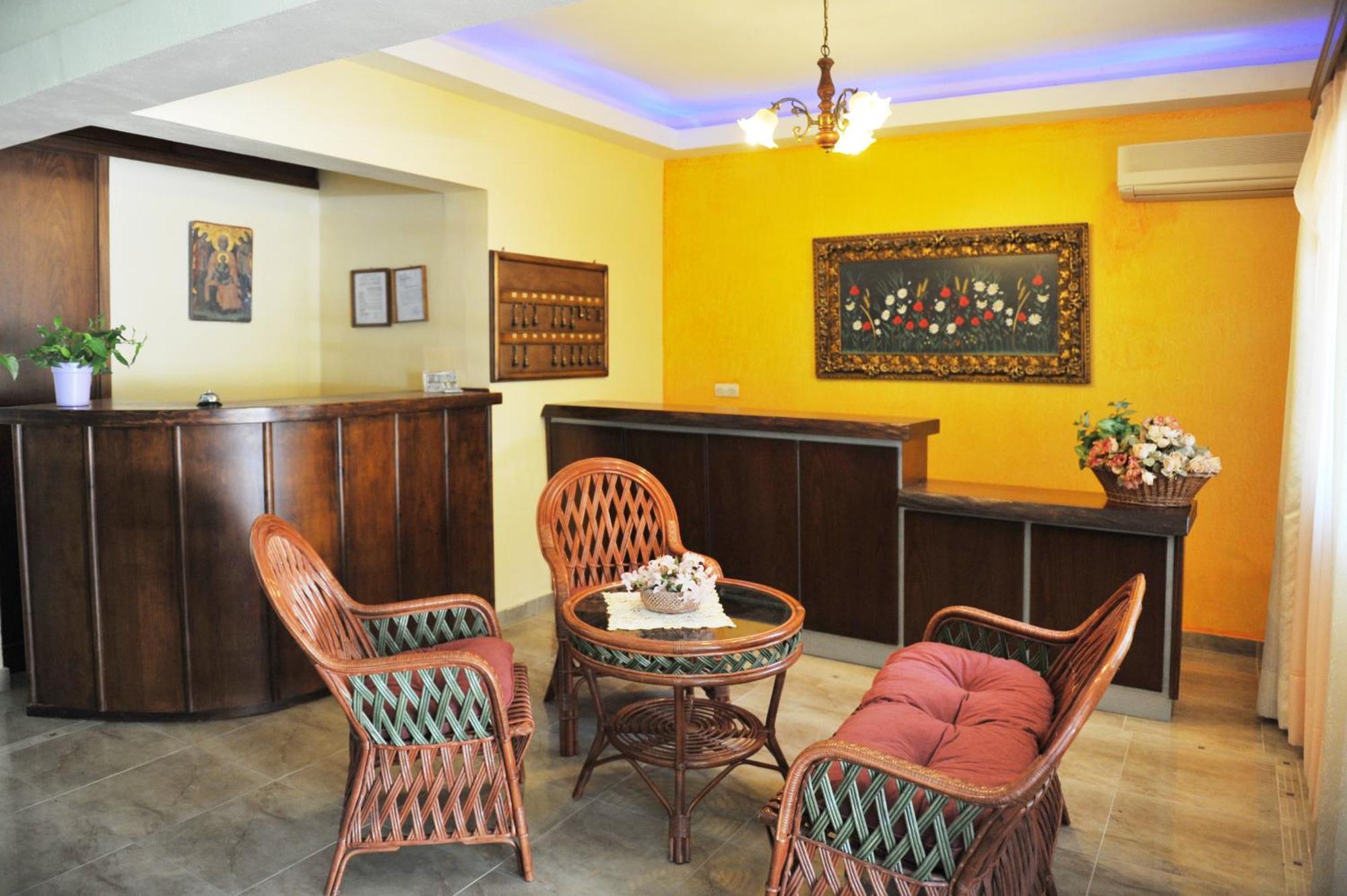 Logan's Aparthotel 2*