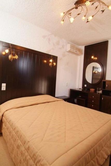 Taxiarches Hotel Aristi
