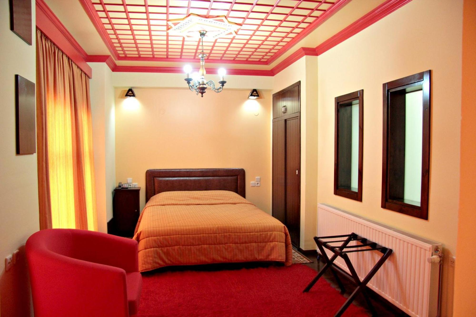 Taxiarches Hotel
