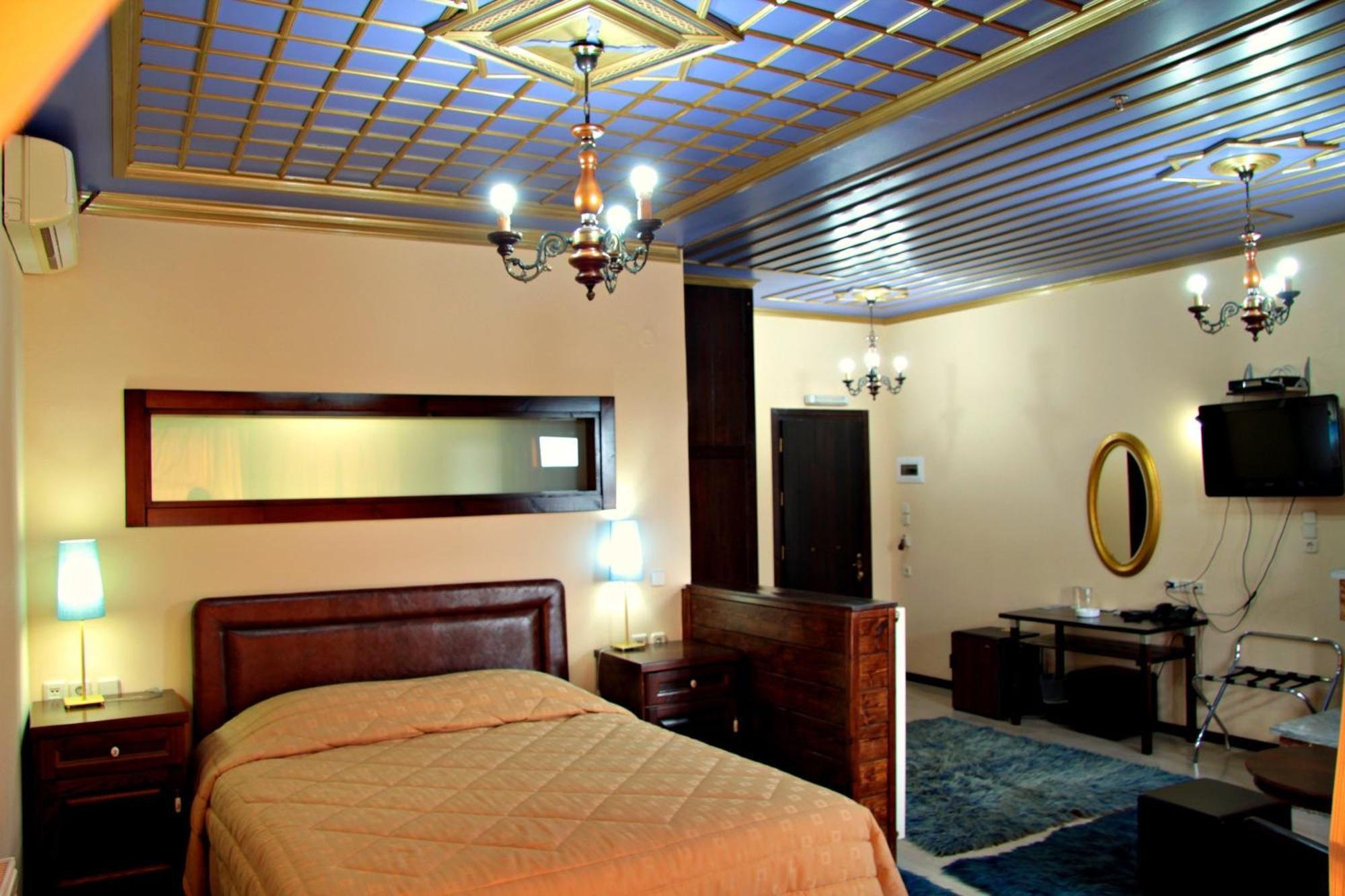 Taxiarches Hotel Aristi
