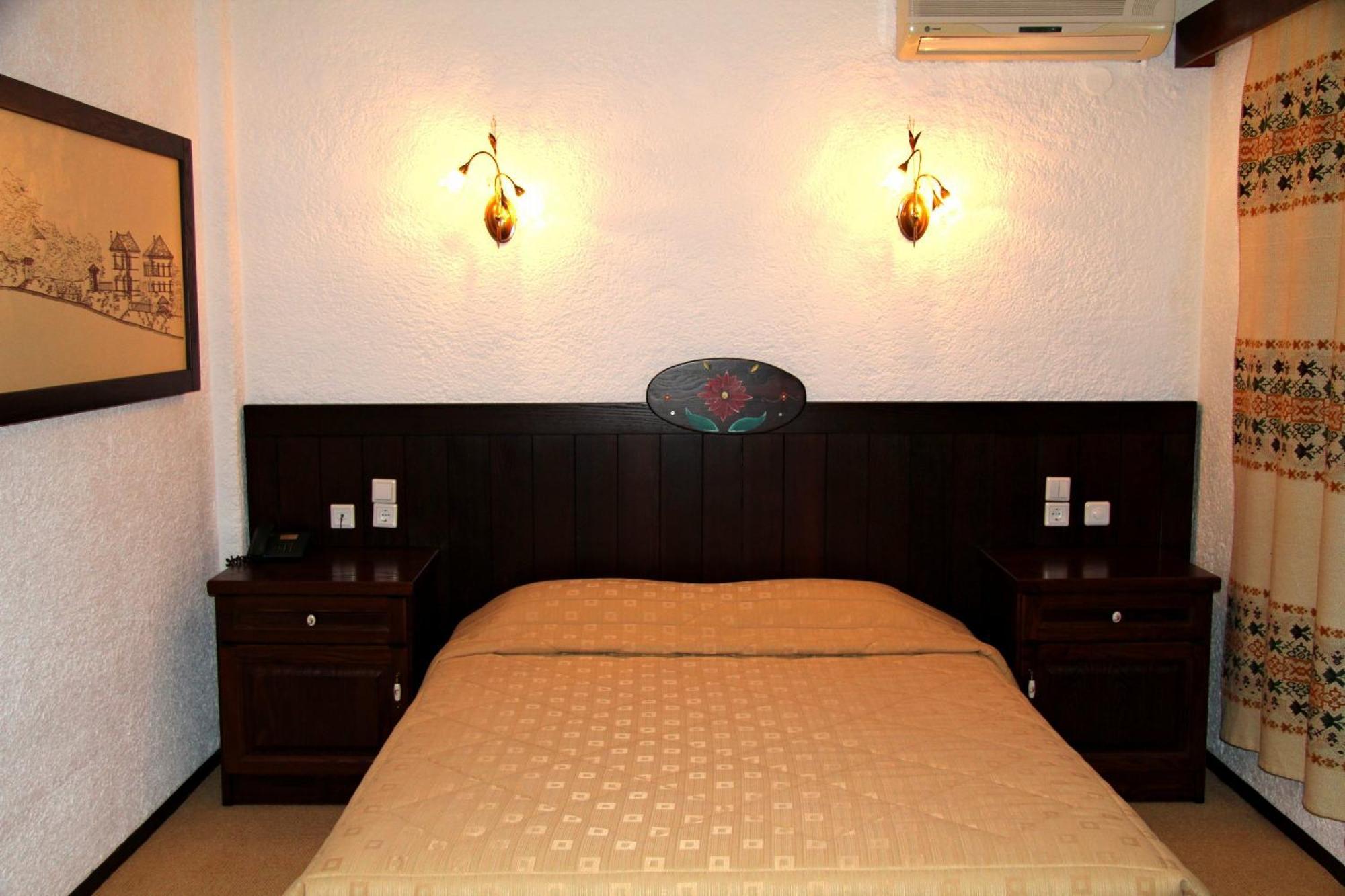 Taxiarches Hotel Aristi