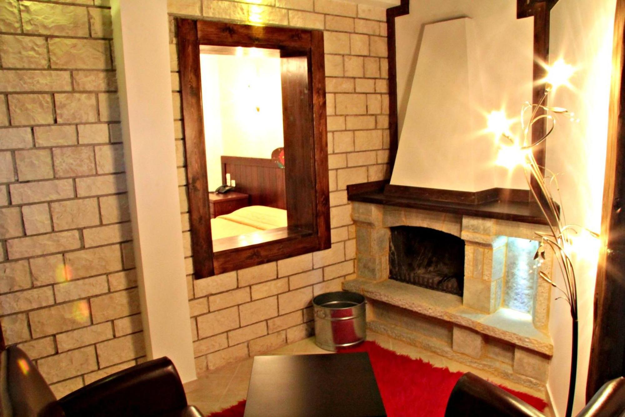 Hotel Taxiarches Aristi