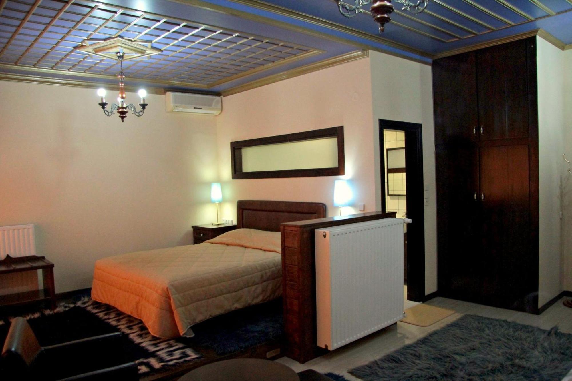 Hotel Taxiarches 3*