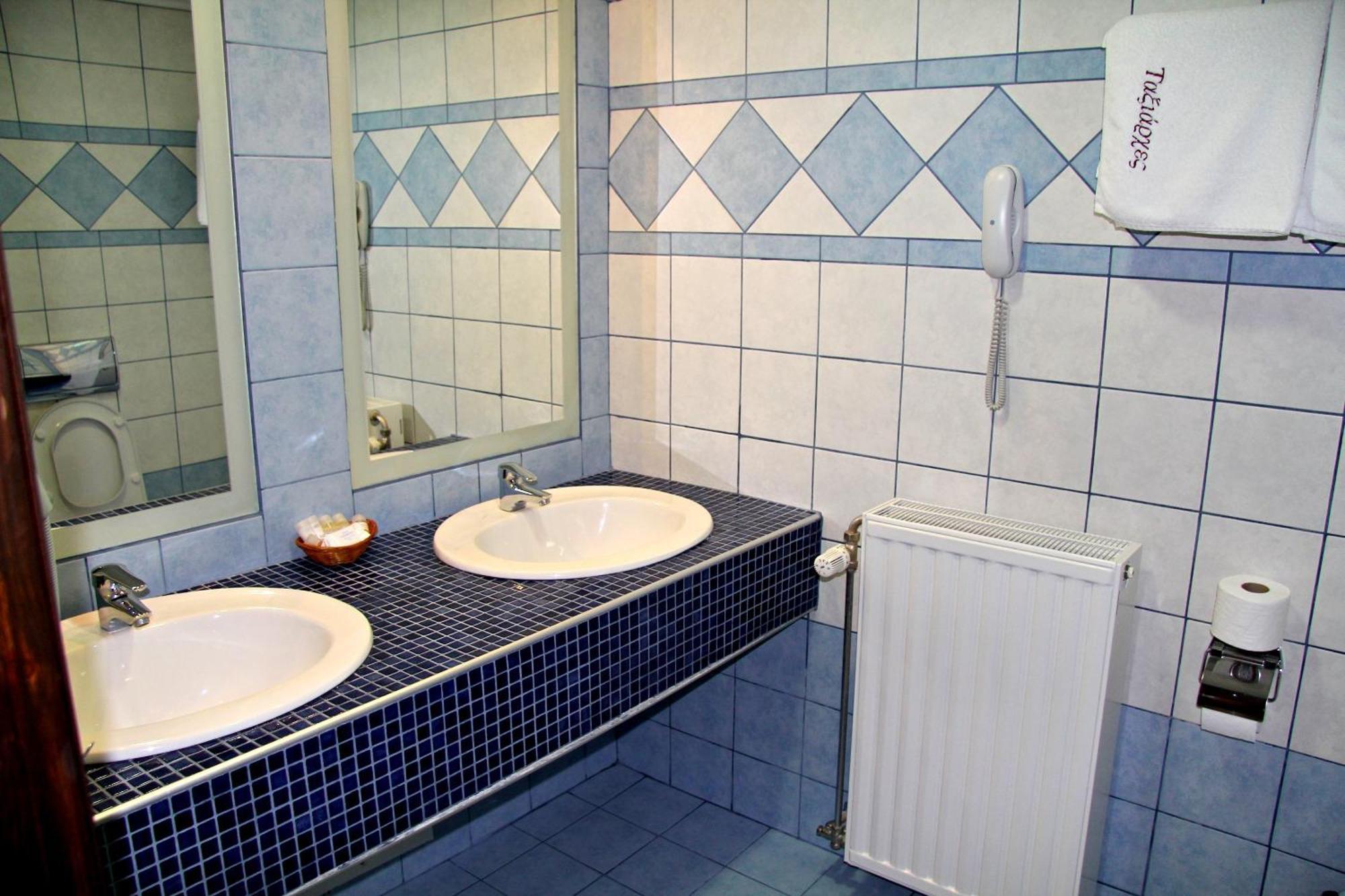 Hotel Taxiarches 3*