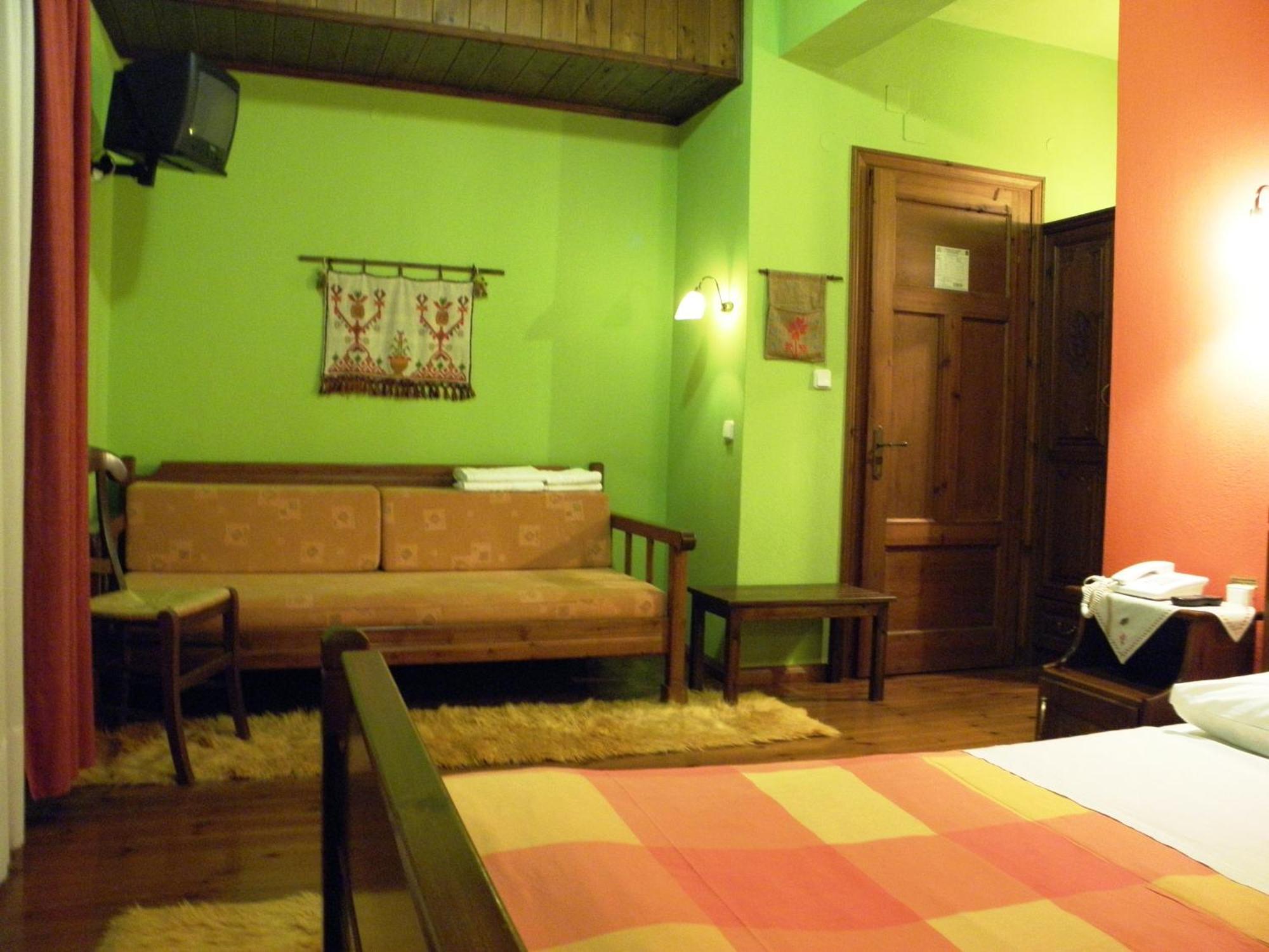 Hotel Mpakou 2*