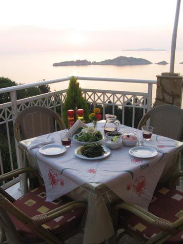 Guest house The 3 Brothers Afionas
