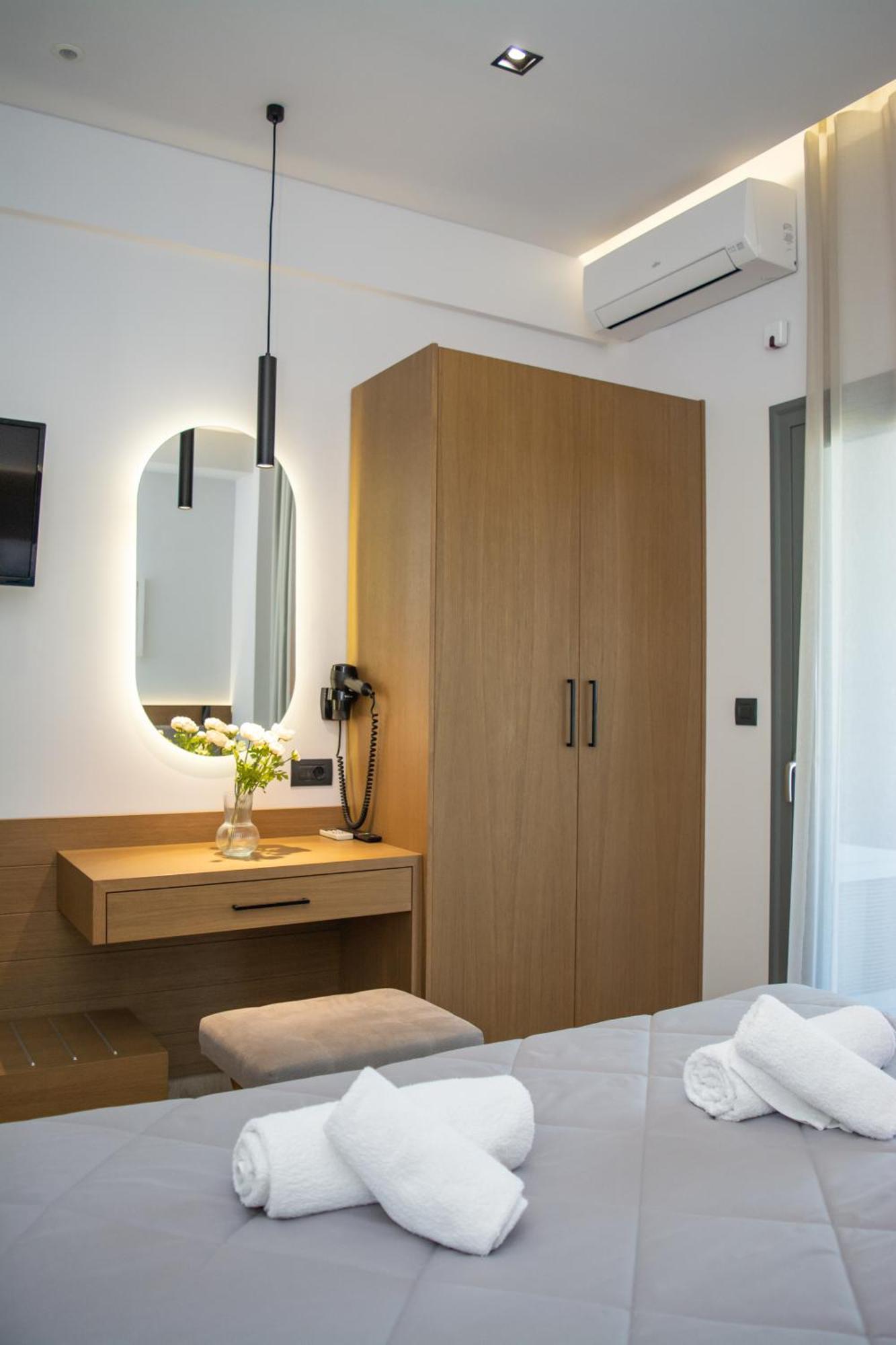 Golden Sun Hotel Nea Mesagkala