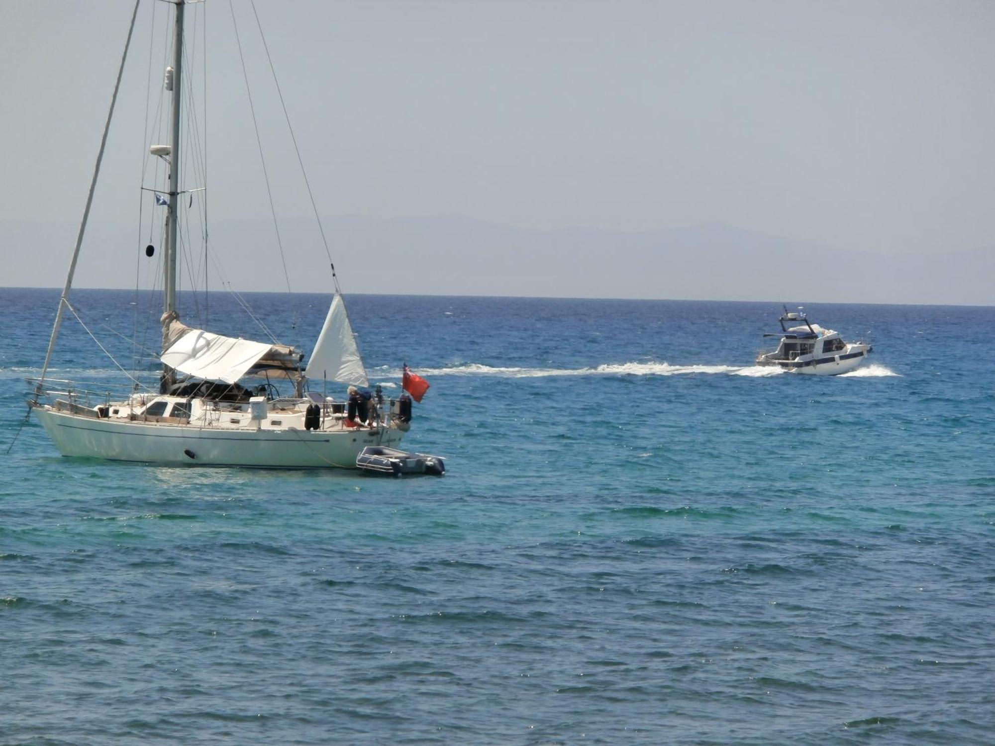 Asterias Hotel *