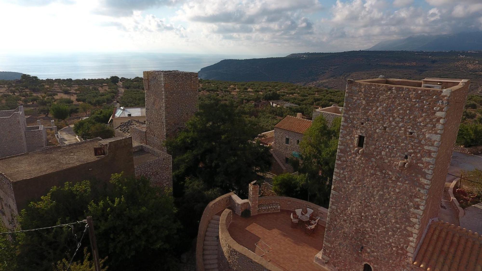 Arapakis Historic Castle Aparthotel 4*