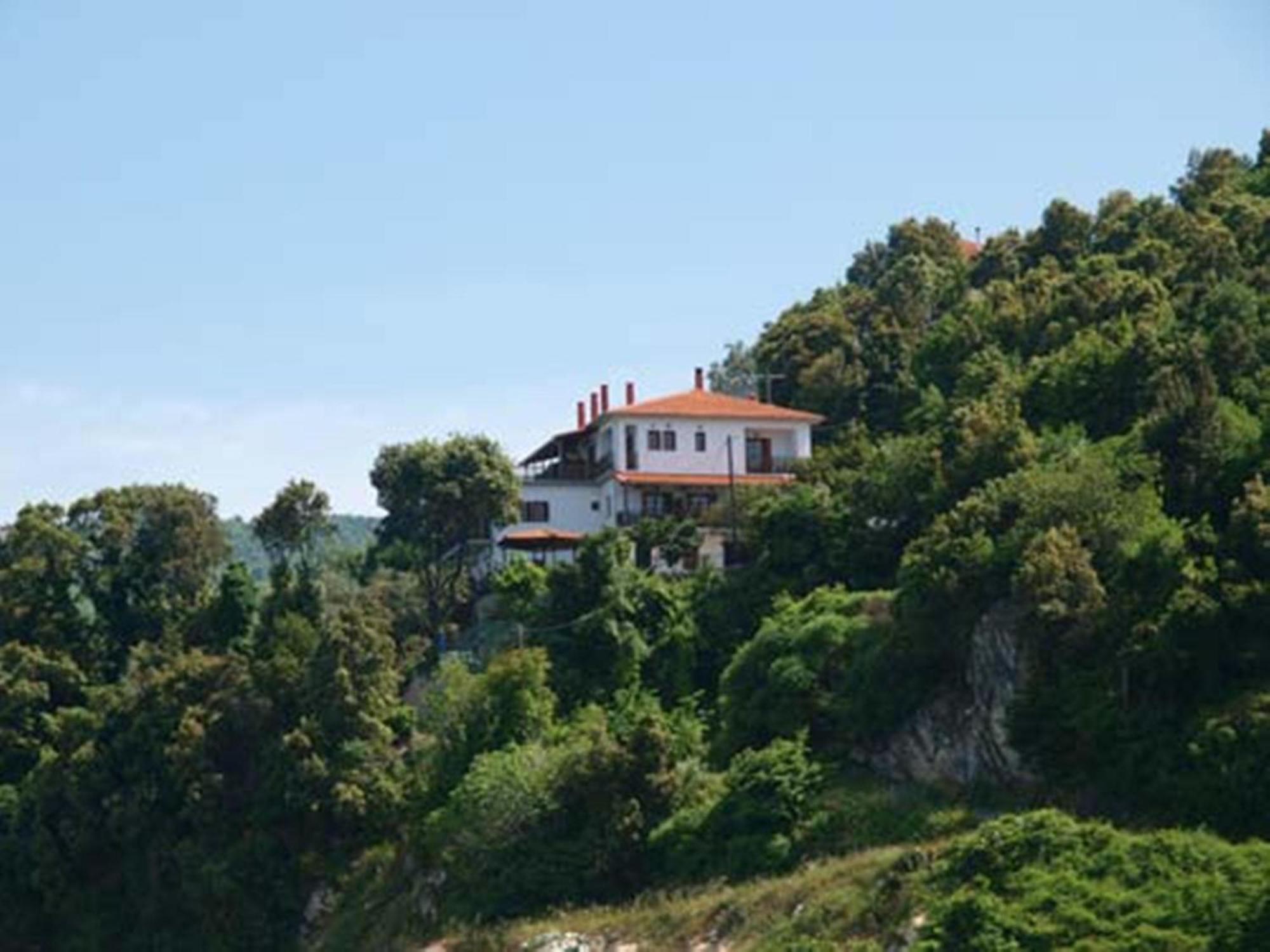 To Limanaki Guest house Chorefton