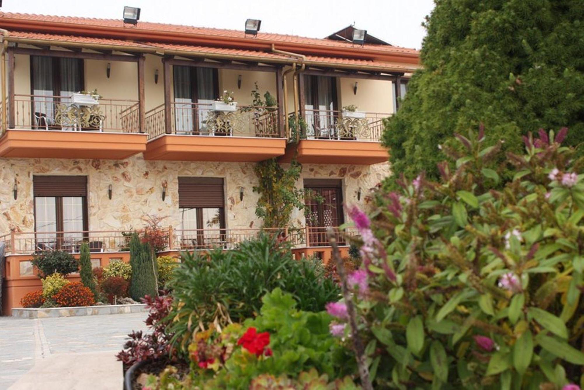 Lozitsi Hotel