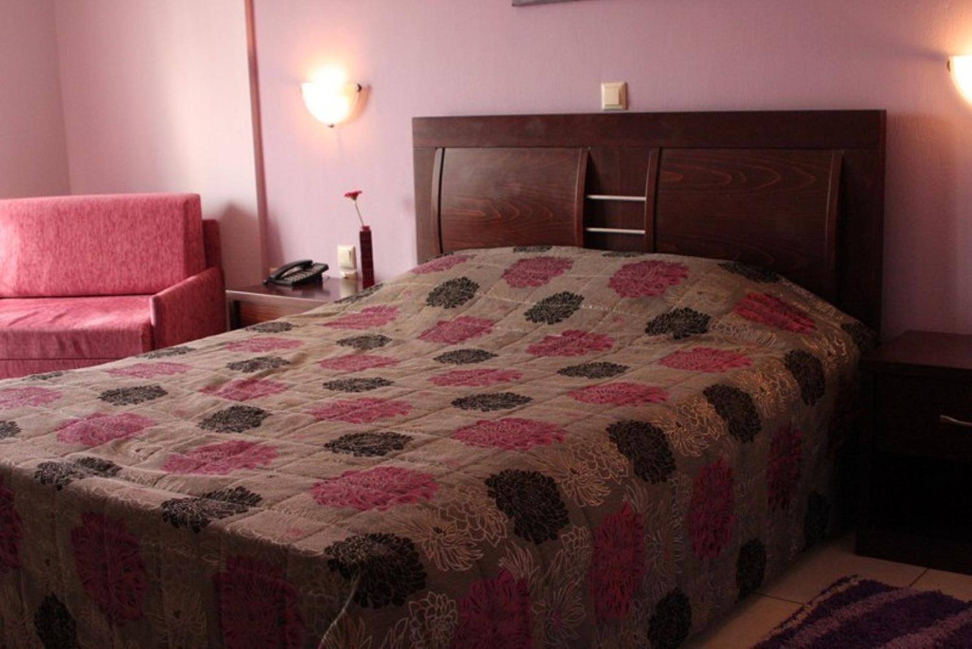 Lozitsi Hotel