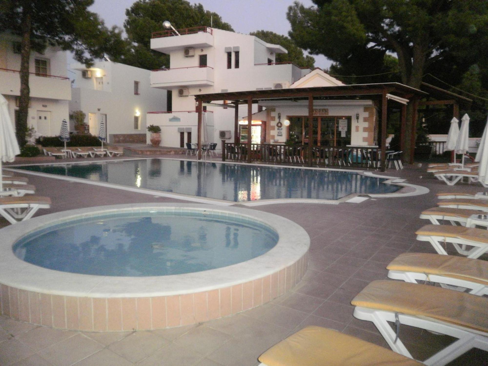 Filoxenia Aparthotel Pefki (Rhodes)