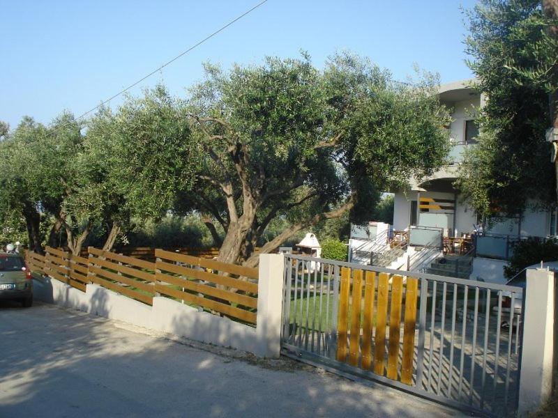 Villa Riza Apartment *