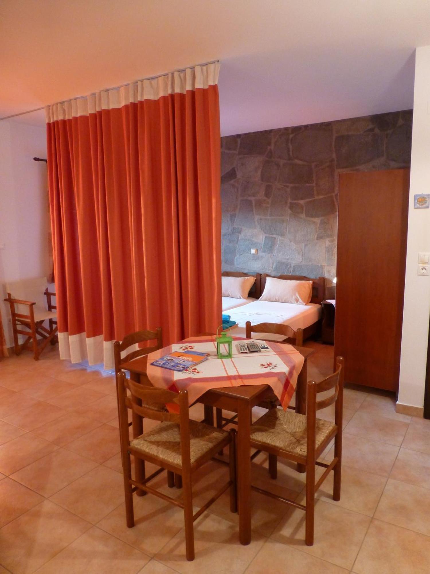 Efterpi Apartment *