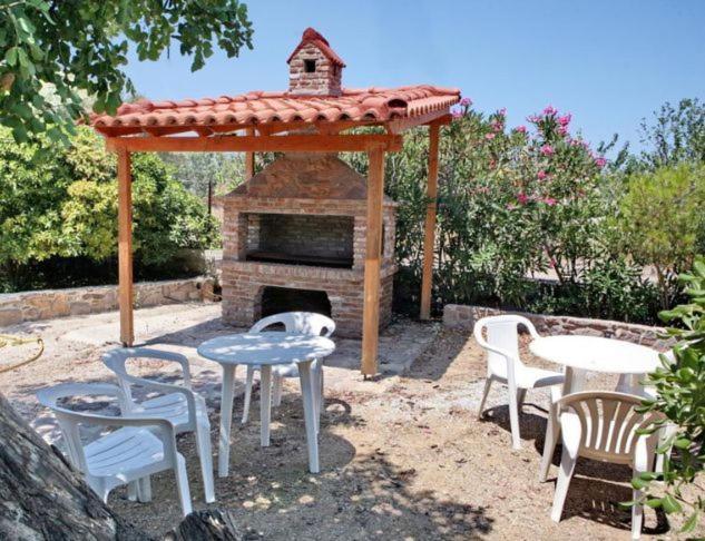 Paradisos Apartment *