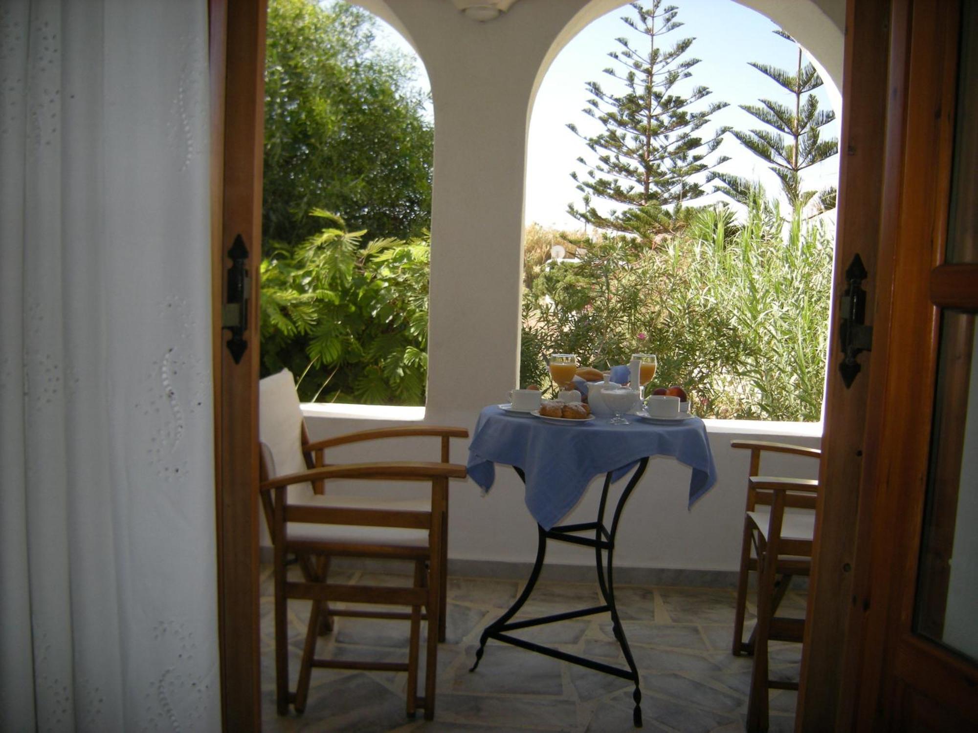 Roussos Naousa (Paros)
