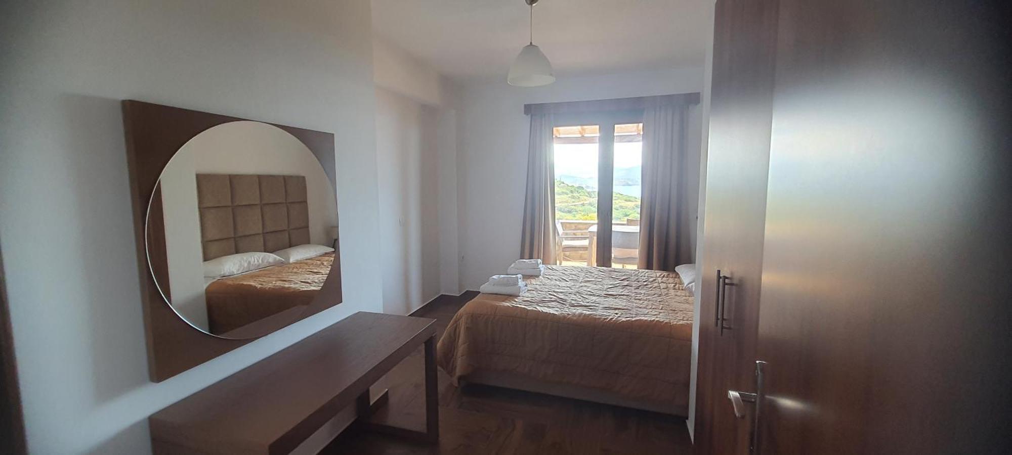 Aparthotel Molivos Castle