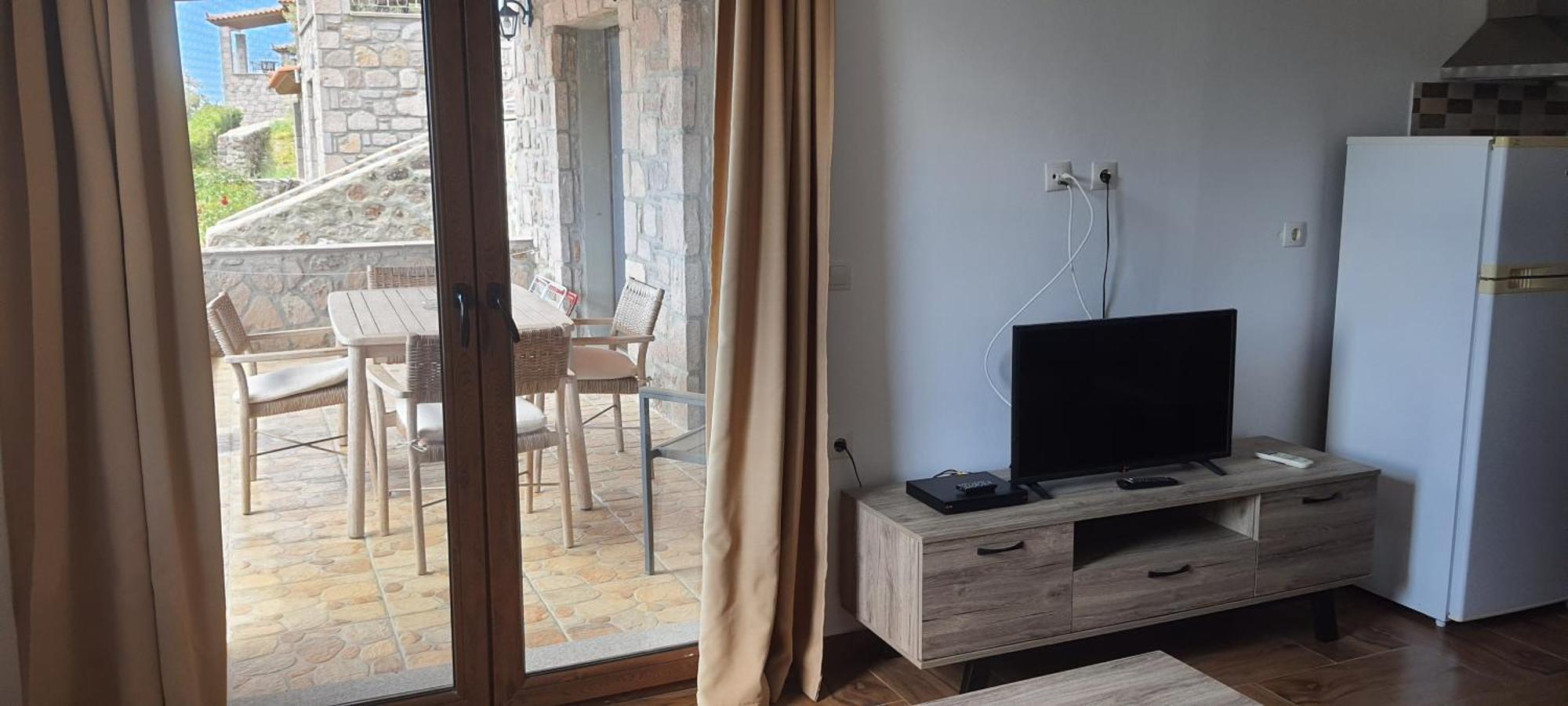 Aparthotel Molivos Castle *