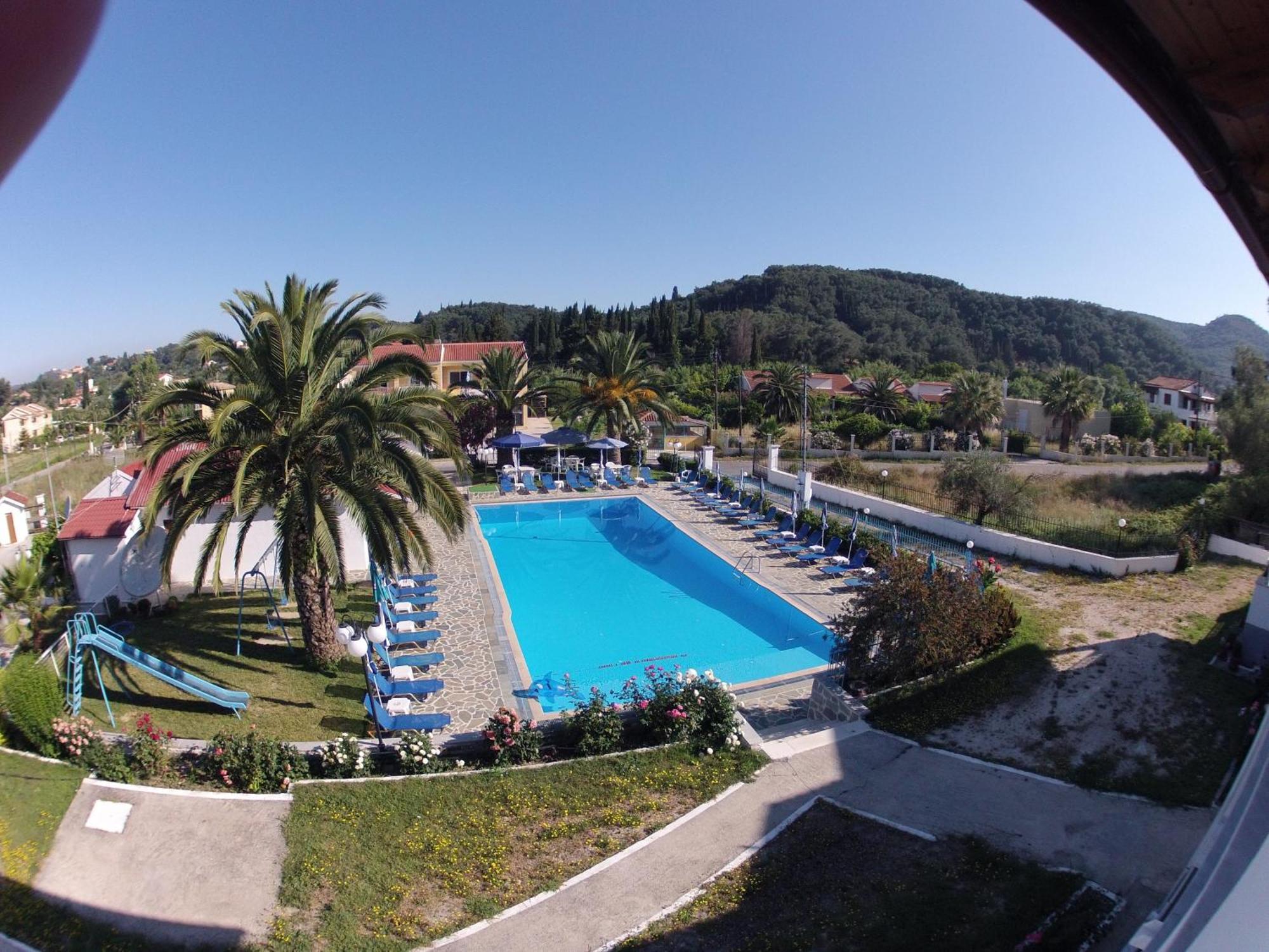 Aparthotel Tria Adelphia Arillas (Corfu)