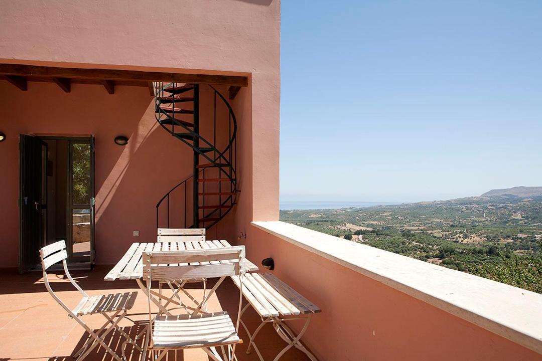 Traditional Apartment Kastellos