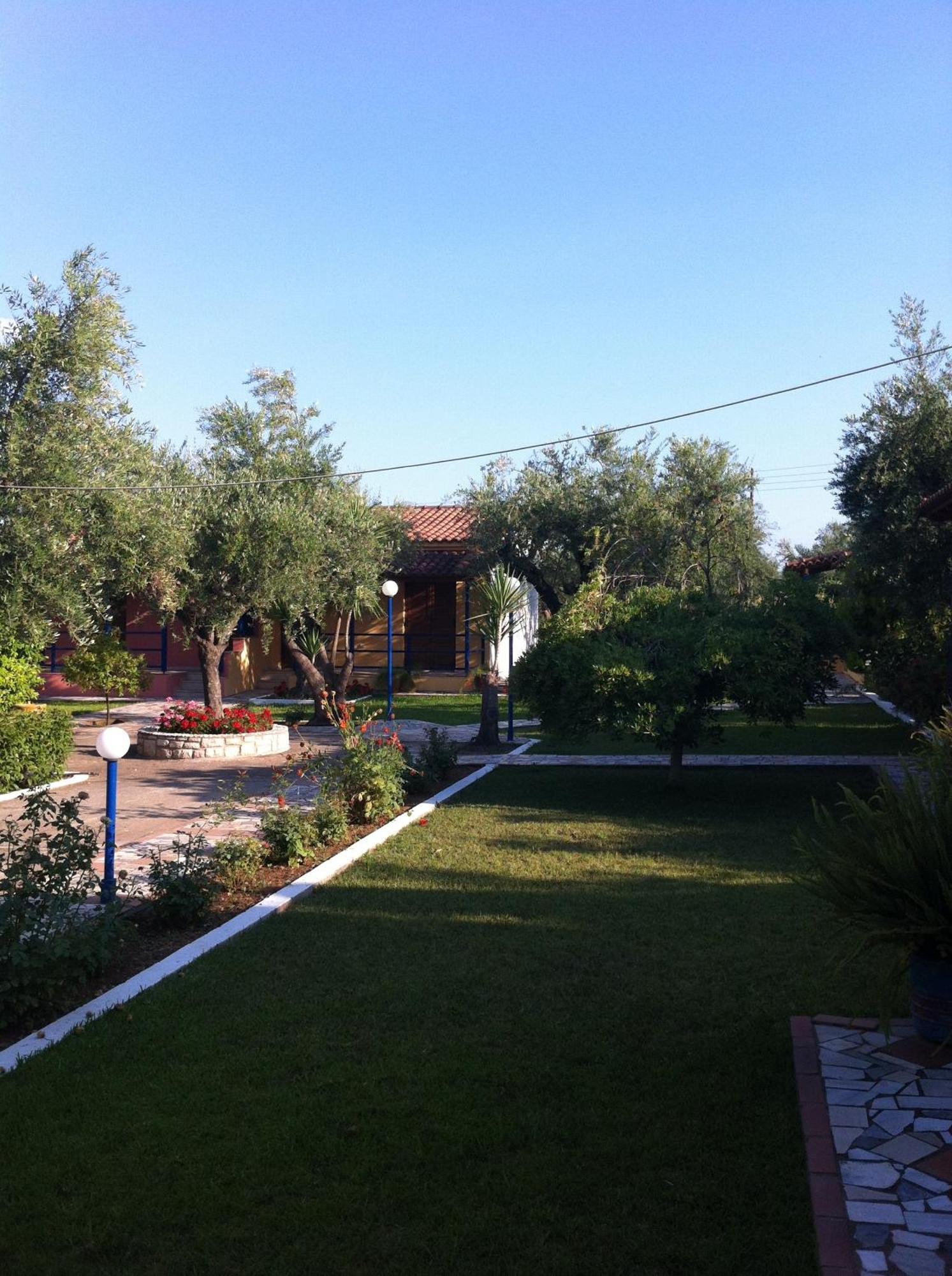 John & Jenny's Small Village * Agios Andreas (Messenia)