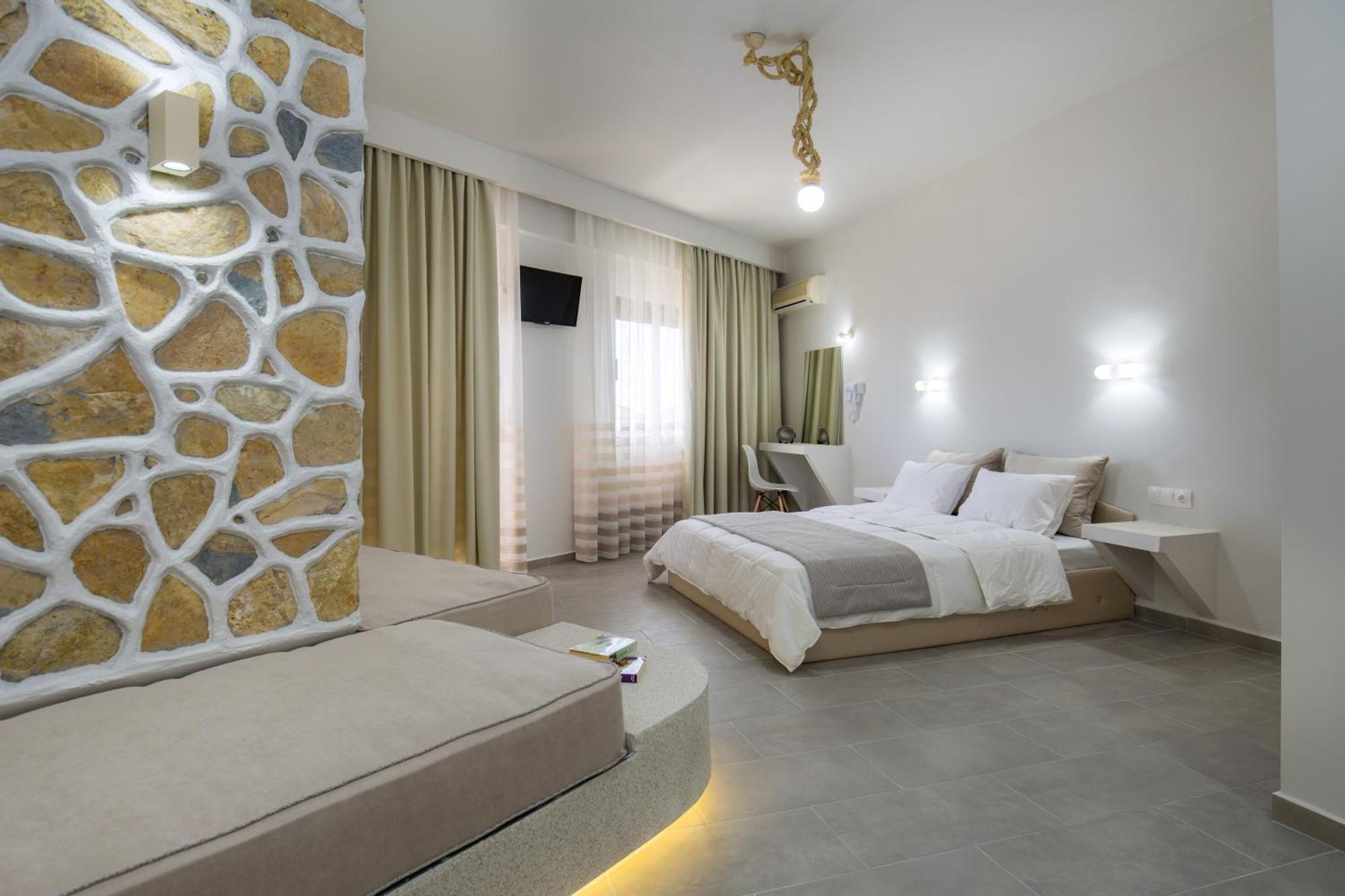 Oasis Hotel *